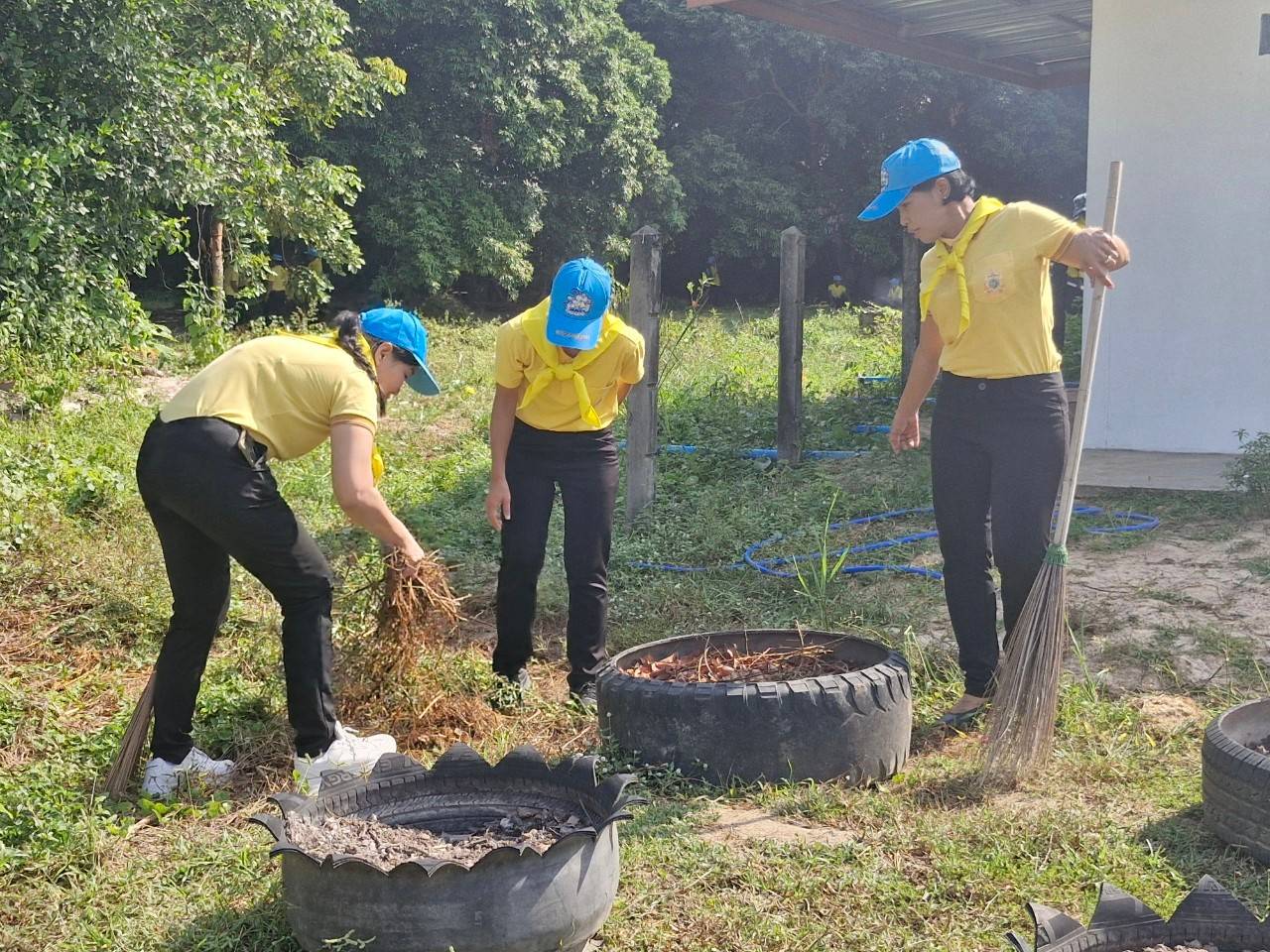 📢พช.สกลนคร : ร่วมกิจกรรมจิตอาสาพัฒนาเนื่องในคล้ายวันสวรรคต พระบาทสมเด็จพระจุลจอมเกล้าเจ้าอยู่หัว (วันปิยมหาราช)
