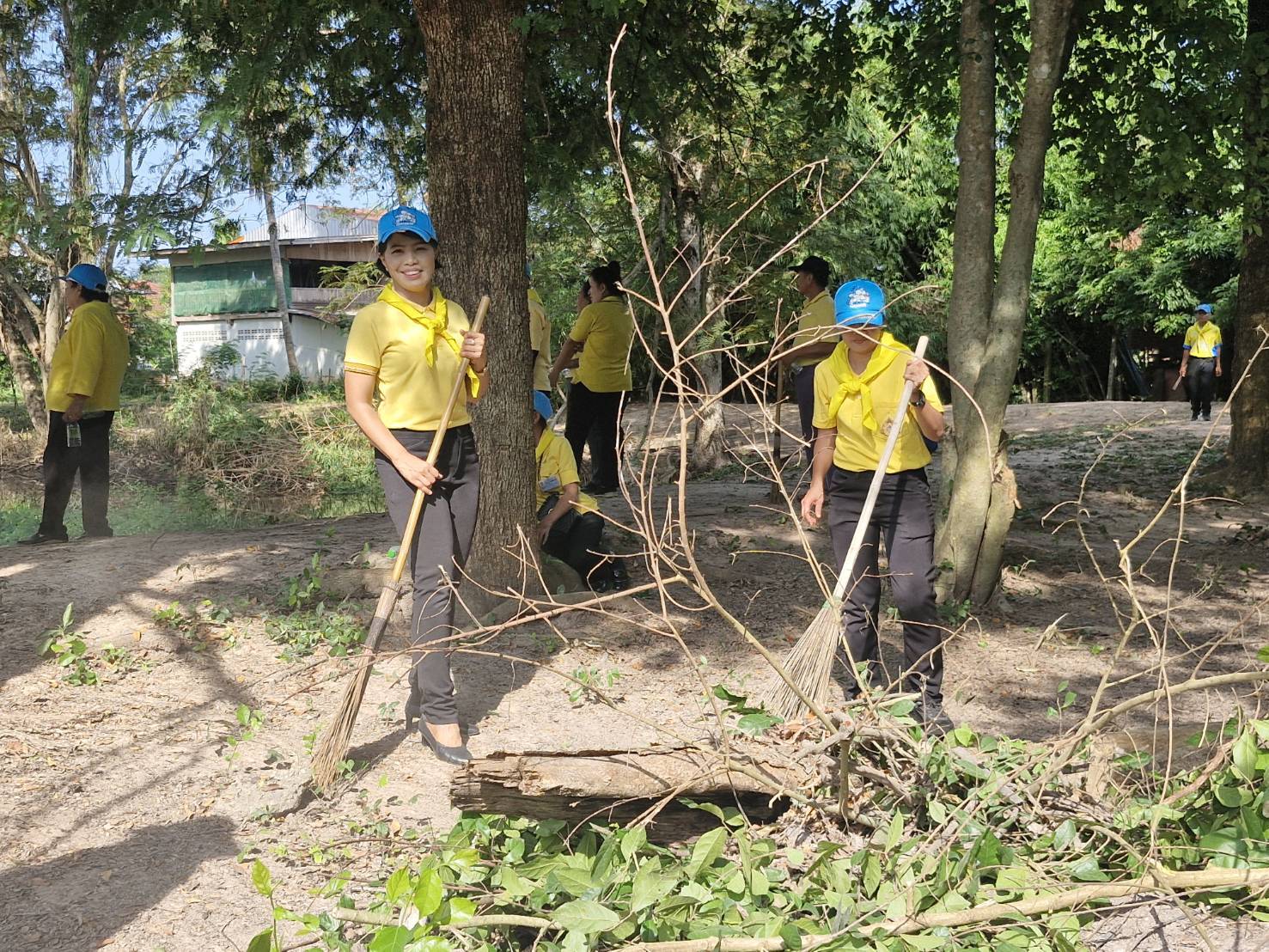 📢พช.สกลนคร : ร่วมกิจกรรมจิตอาสาพัฒนาเนื่องในคล้ายวันสวรรคต พระบาทสมเด็จพระจุลจอมเกล้าเจ้าอยู่หัว (วันปิยมหาราช)