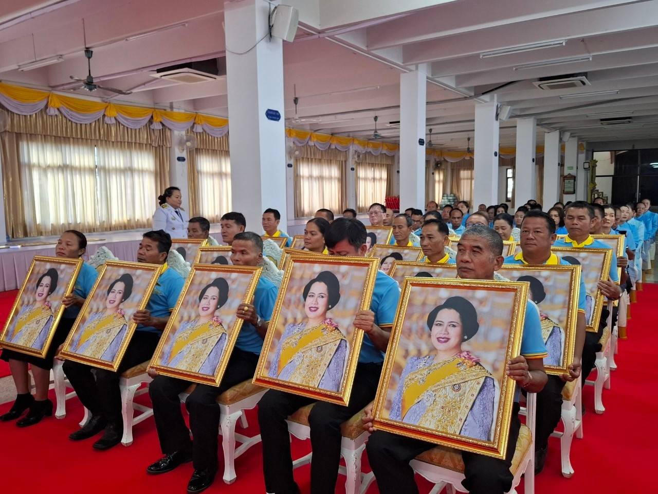 📢จังหวัดสกลนครจัดพิธีมอบเงินพระราชทานขวัญถุงกองทุนแม่ของแผ่นดิน ประจำปี 2567 เพื่อสืบสานพระราชปณิธานสมเด็จพระนางเจ้าสิริกิติ์ พระบรมราชินีนาถ พระบรมราชชนนีพันปีหลวง