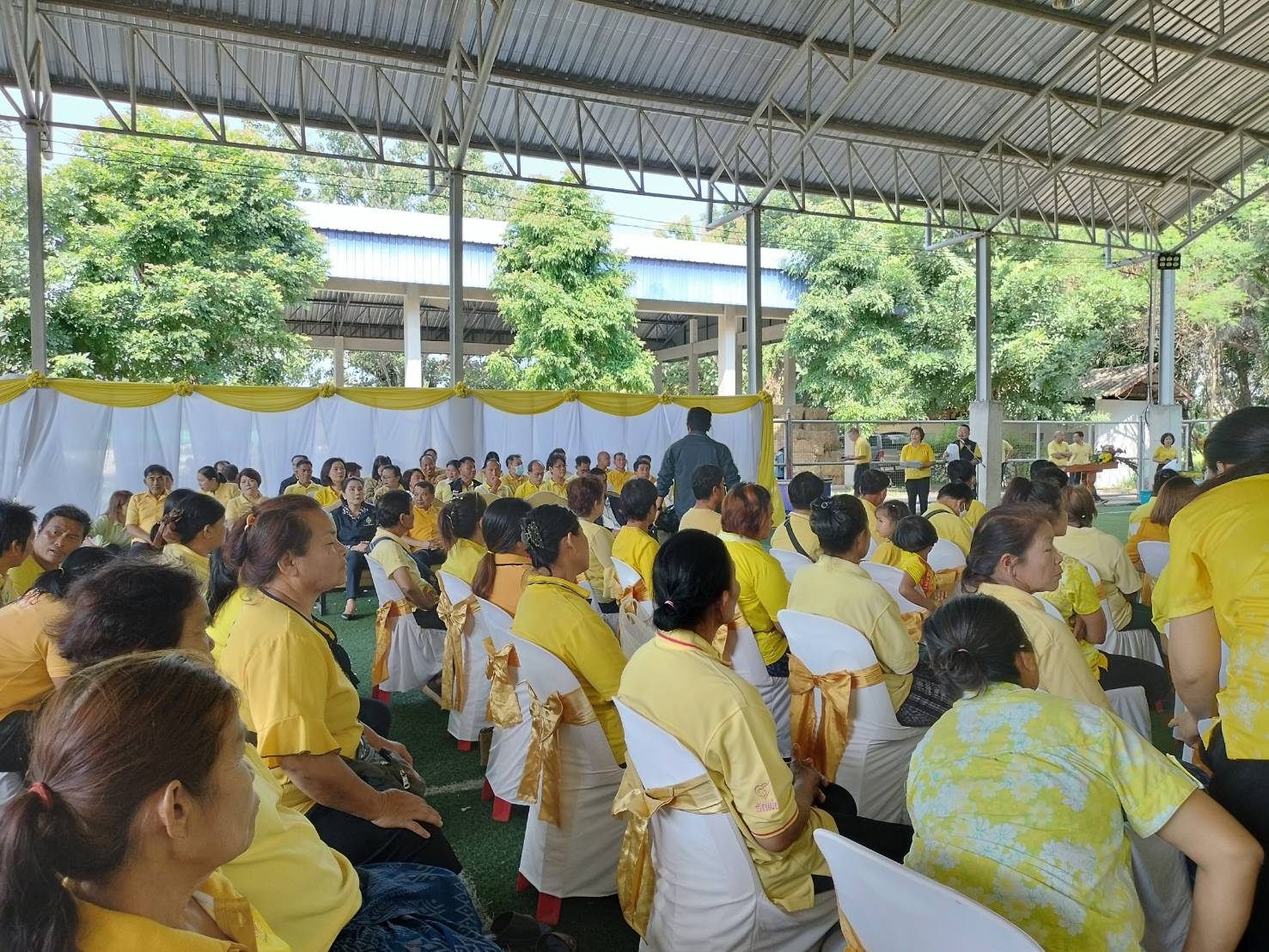 📢พช.สกลนคร : ร่วมพิธีมอบกรรมสิทธิ์และไถ่ชีวิตโค-กระบือ เฉลิมพระเกียรติพระบาทสมเด็จพระเจ้าอยู่หัว เนื่องโนโอกาสพระราชพิธีมหามงคลเฉลิมพระชนมพรรษา ๖ รอบ ๒๘ กรกฎาคม ๒๕๖๗