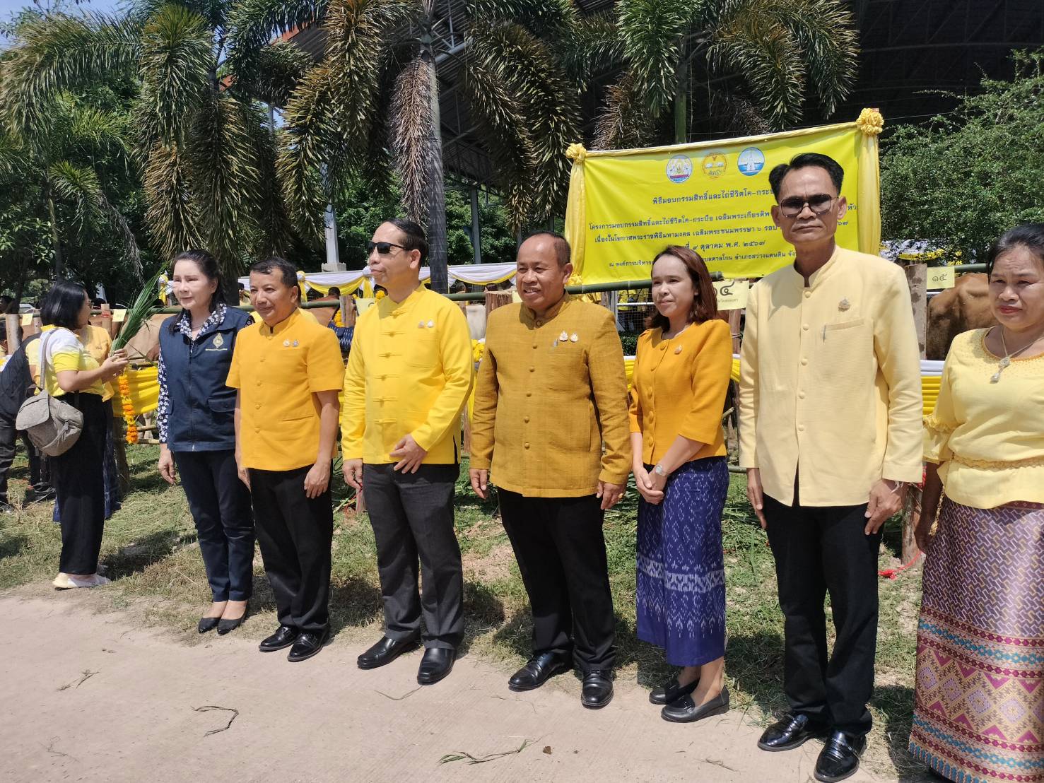 📢พช.สกลนคร : ร่วมพิธีมอบกรรมสิทธิ์และไถ่ชีวิตโค-กระบือ เฉลิมพระเกียรติพระบาทสมเด็จพระเจ้าอยู่หัว เนื่องโนโอกาสพระราชพิธีมหามงคลเฉลิมพระชนมพรรษา ๖ รอบ ๒๘ กรกฎาคม ๒๕๖๗