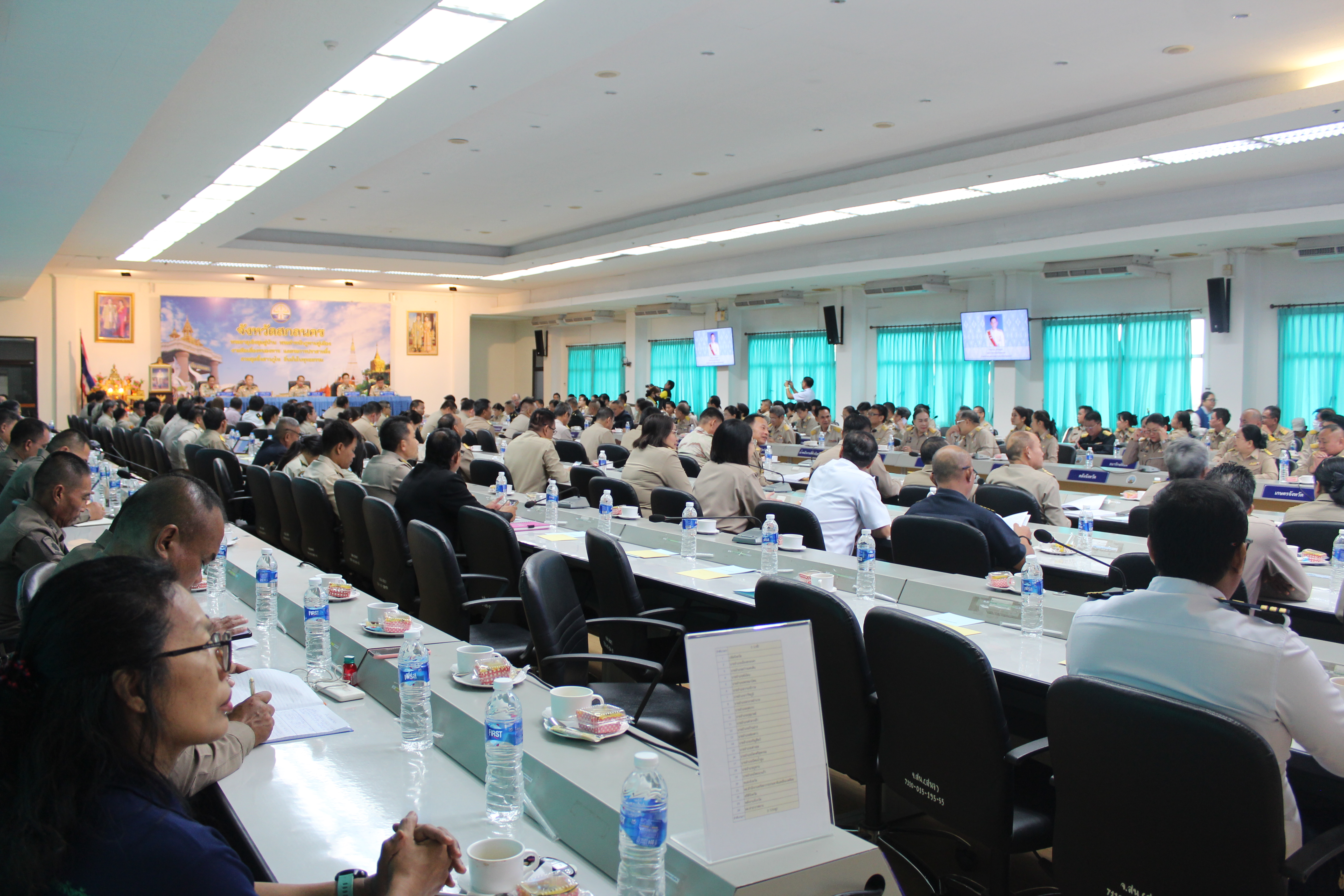 📢พช.สกลนคร : ร่วมประชุมคณะกรมการจังหวัดสกลนคร และหัวหน้าส่วนราชการประจำจังหวัดสกลนคร ประจำเดือนตุลาคม ๒๕๖๗