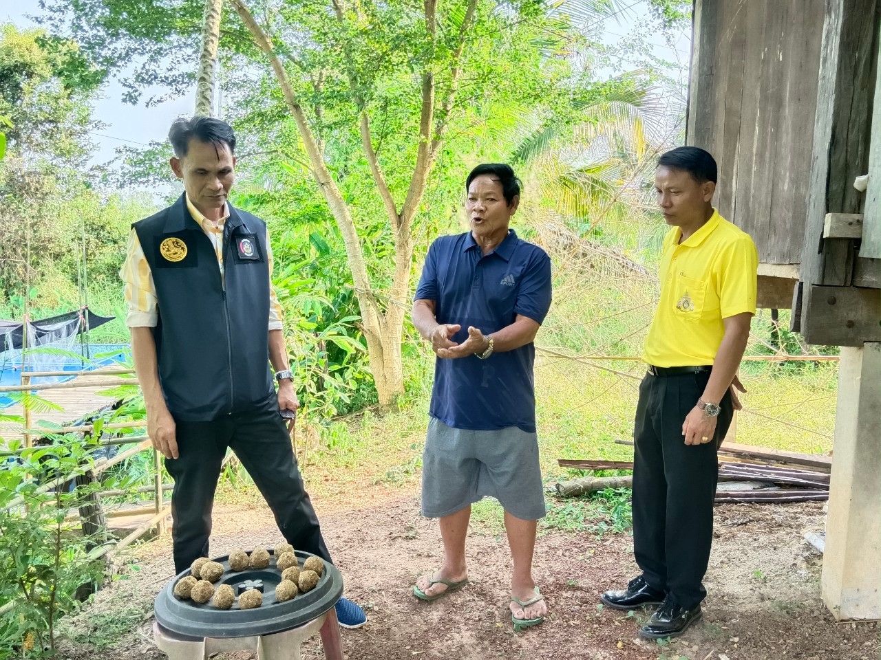 📢พช.สกลนคร : ขับเคลื่อนการเพิ่มรายได้ ลดรายจ่าย ขยายโอกาส และส่งเสริมการดำเนินชีวิตตามแนวทางปรัชญาของเศรษฐกิจพอเพียง ณ บ้านดงบัง หมู่ที่ ๒ ตำบลบ้านเหล่า อำเภอเจริญศิลป์ จังหวัดสกลนคร