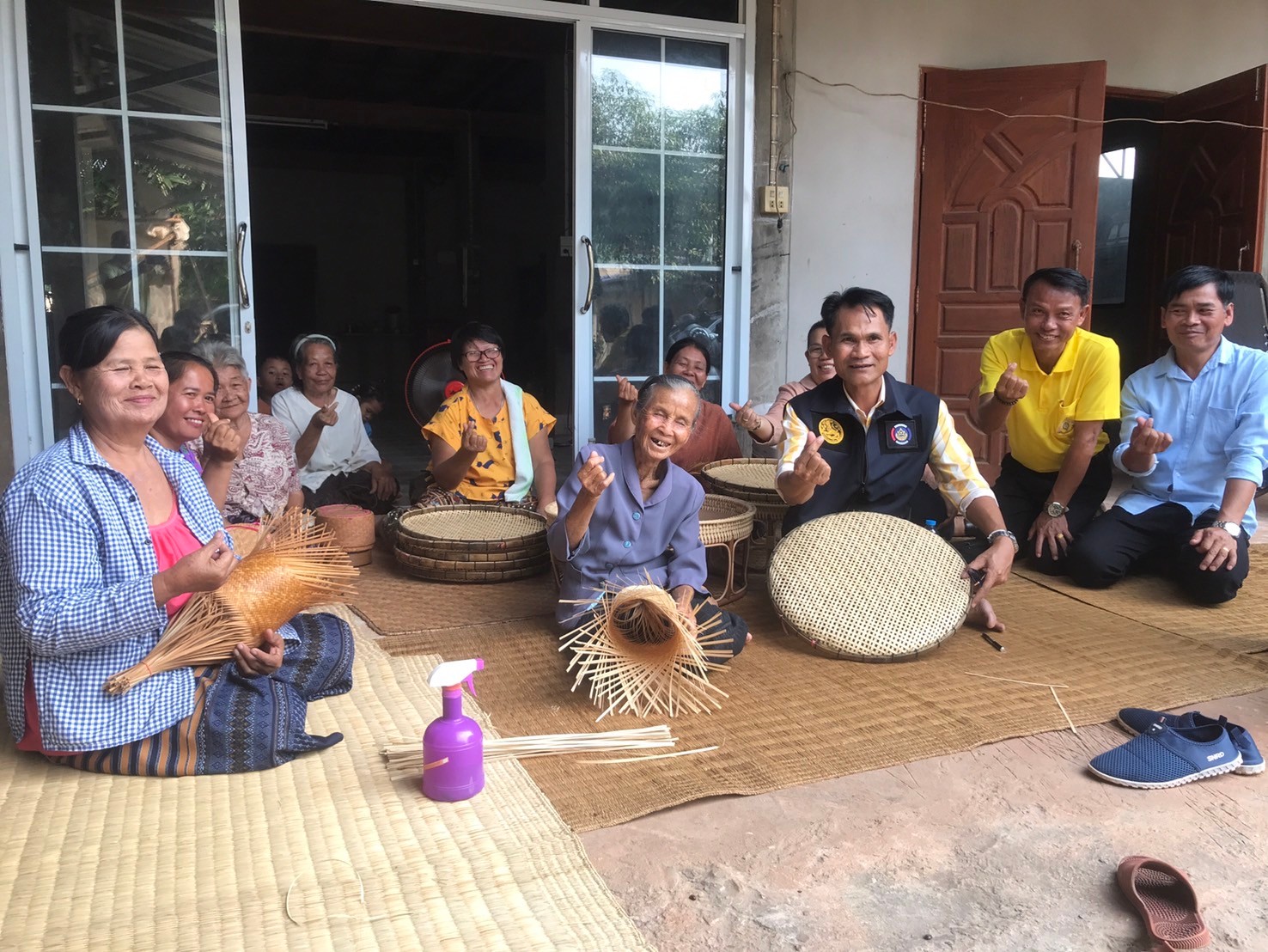 📢พช.สกลนคร : ขับเคลื่อนการเพิ่มรายได้ ลดรายจ่าย ขยายโอกาส และส่งเสริมการดำเนินชีวิตตามแนวทางปรัชญาของเศรษฐกิจพอเพียง ณ บ้านดงบัง หมู่ที่ ๒ ตำบลบ้านเหล่า อำเภอเจริญศิลป์ จังหวัดสกลนคร