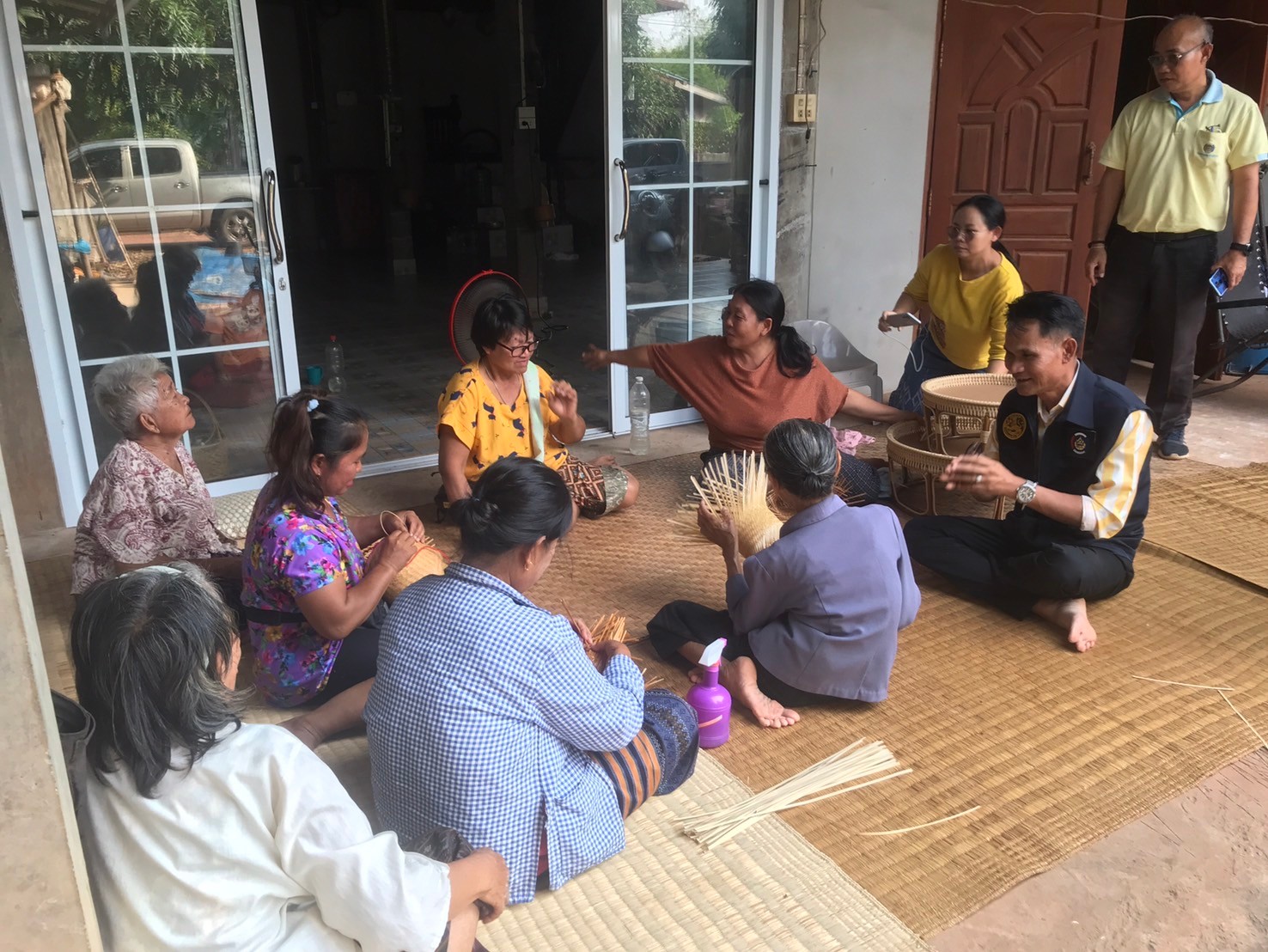 📢พช.สกลนคร : ขับเคลื่อนการเพิ่มรายได้ ลดรายจ่าย ขยายโอกาส และส่งเสริมการดำเนินชีวิตตามแนวทางปรัชญาของเศรษฐกิจพอเพียง ณ บ้านดงบัง หมู่ที่ ๒ ตำบลบ้านเหล่า อำเภอเจริญศิลป์ จังหวัดสกลนคร