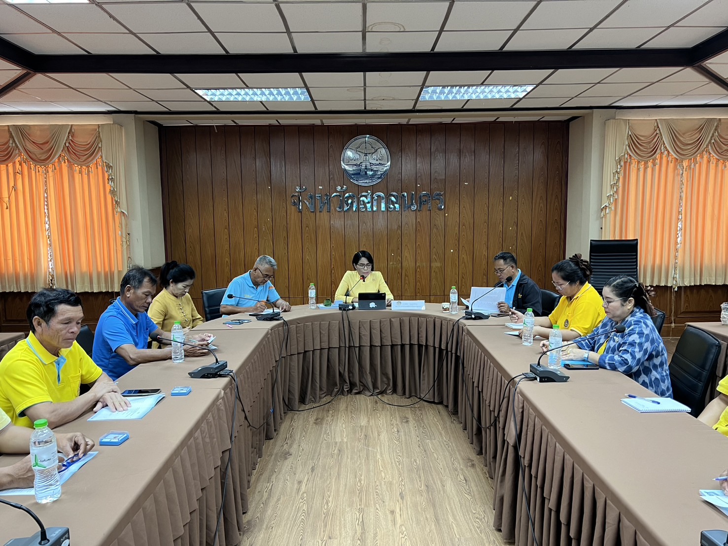 📢พช.สกลนคร : จัดประชุมเจ้าหน้าที่พัฒนาชุมชน และคณะกรรมการเครือข่ายกองทุนแม่ของแผ่นดิน จังหวัดสกลนคร ครั้งที่ ๒/๒๕๖๗