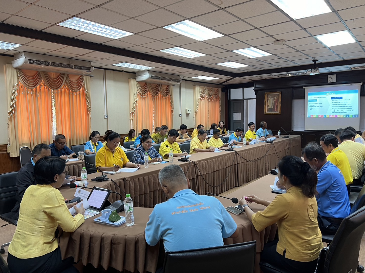 📢พช.สกลนคร : จัดประชุมเจ้าหน้าที่พัฒนาชุมชน และคณะกรรมการเครือข่ายกองทุนแม่ของแผ่นดิน จังหวัดสกลนคร ครั้งที่ ๒/๒๕๖๗