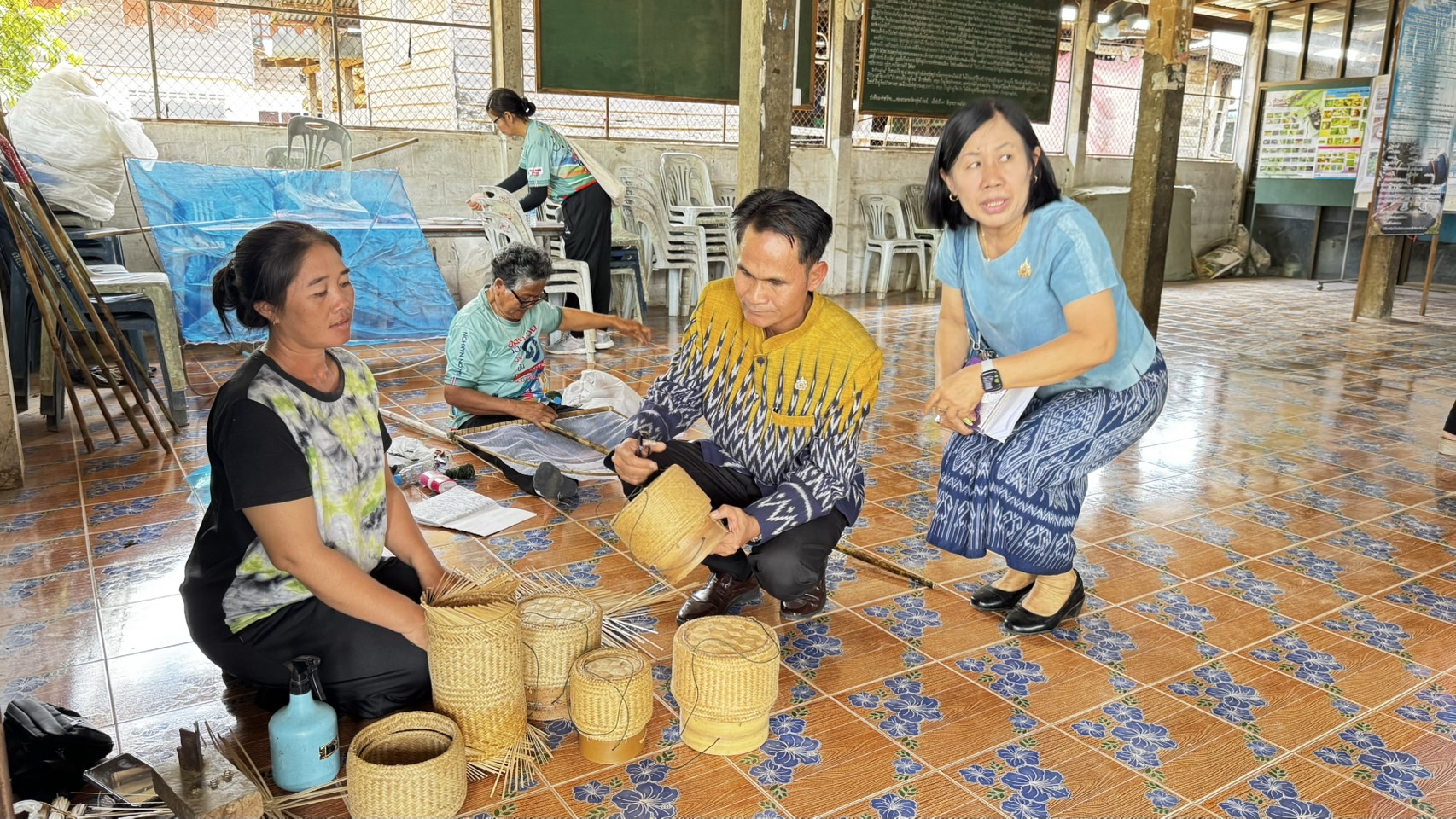 📢พช.สกลนคร : ติดตามการดำเนินงานขับเคลื่อนการเพิ่มรายได้ ลดรายจ่าย ขยายโอกาส และส่งเสริมการดำเนินชีวิตตามแนวทางปรัชญาของเศรษฐกิจพอเพียง จังหวัดสกลนคร