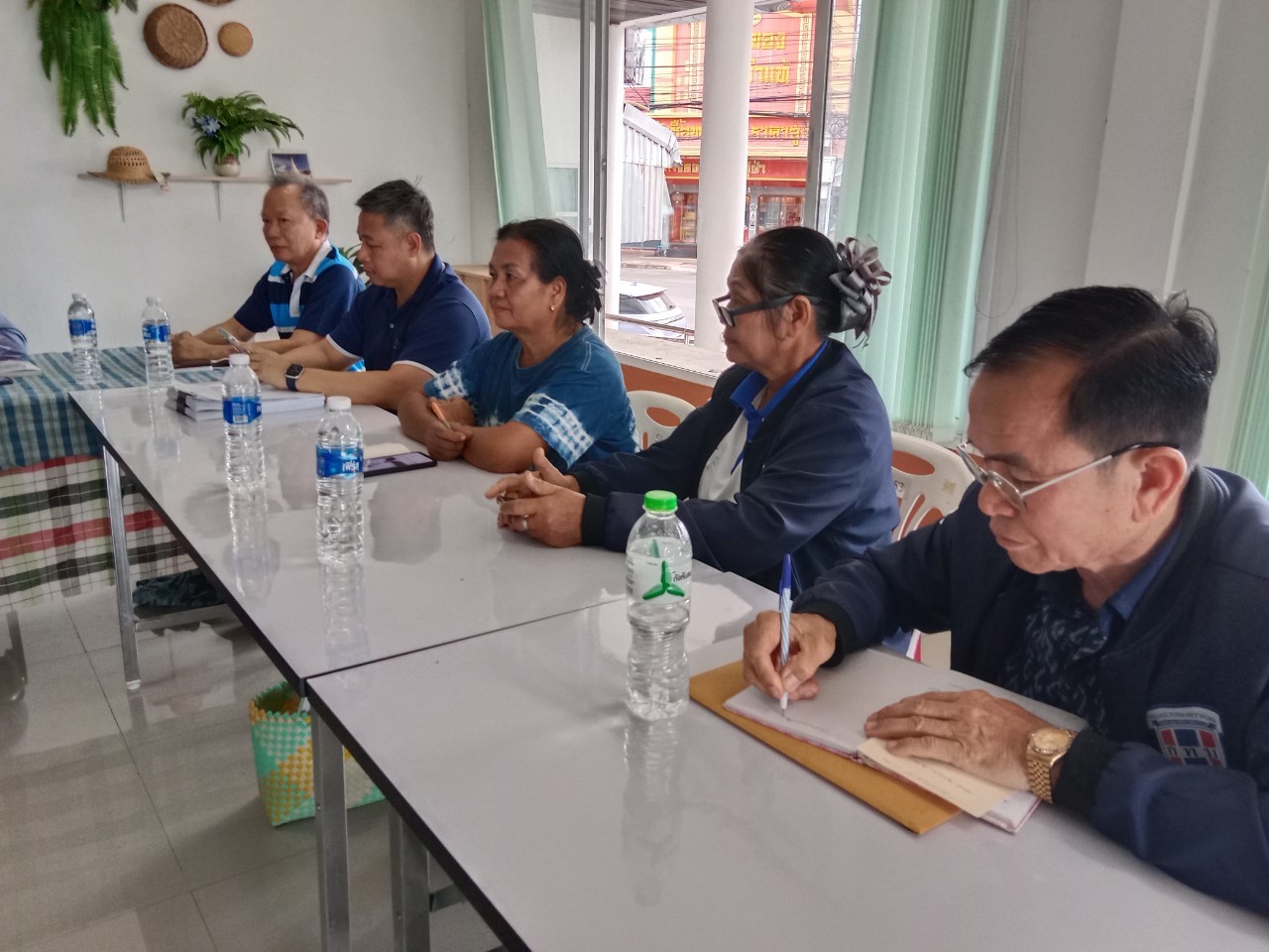 📢พช.สกลนคร หารือร่วมเครือข่ายกองทุนหมู่บ้านและบริษัทประชารัฐสกลนคร กำหนดแนวทางการขับเคลื่อนและพัฒนาเศรษฐกิจฐานรากตามแนวทางประชารัฐ