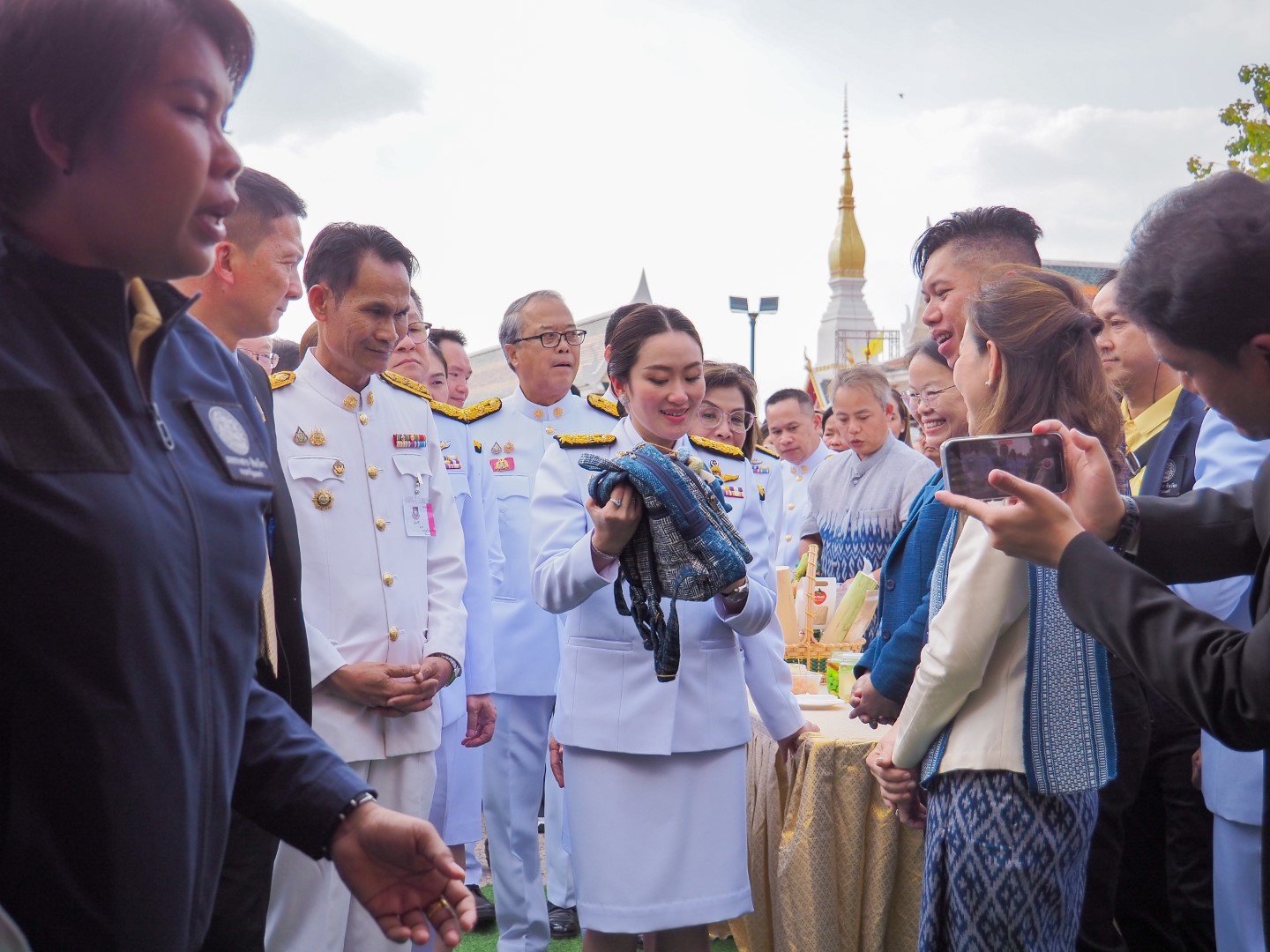 📢นายกรัฐมนตรี ถวายผ้าพระกฐินพระราชทาน สำนักนายกรัฐมนตรี ประจำปี 2567 ณ วัดพระธาตุเชิงชุมวรวิหาร อำเภอเมืองสกลนคร จังหวัดสกลนคร ยอดเงินถวายปัจจัย 12,731,219.42 บาท โดยมีประชาชนผู้มีจิตศรัทธาร่วมสมทบ 🗓วันศุกร์ที่ 8 พฤศจิกายน 2567