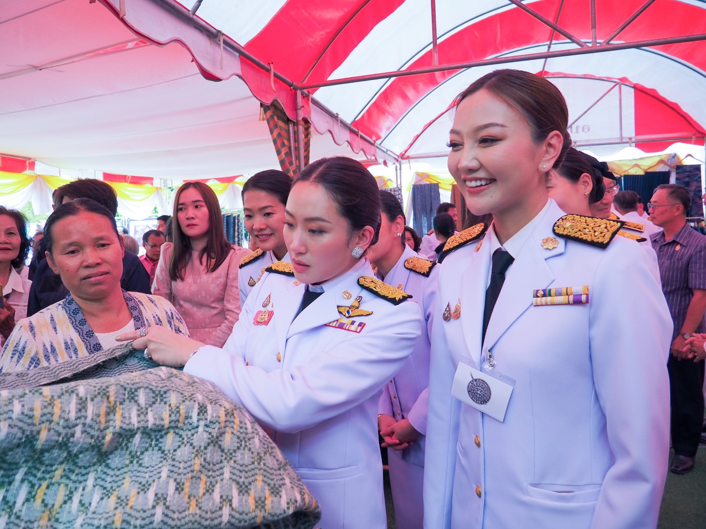 📢นายกรัฐมนตรี ถวายผ้าพระกฐินพระราชทาน สำนักนายกรัฐมนตรี ประจำปี 2567 ณ วัดพระธาตุเชิงชุมวรวิหาร อำเภอเมืองสกลนคร จังหวัดสกลนคร ยอดเงินถวายปัจจัย 12,731,219.42 บาท โดยมีประชาชนผู้มีจิตศรัทธาร่วมสมทบ 🗓วันศุกร์ที่ 8 พฤศจิกายน 2567