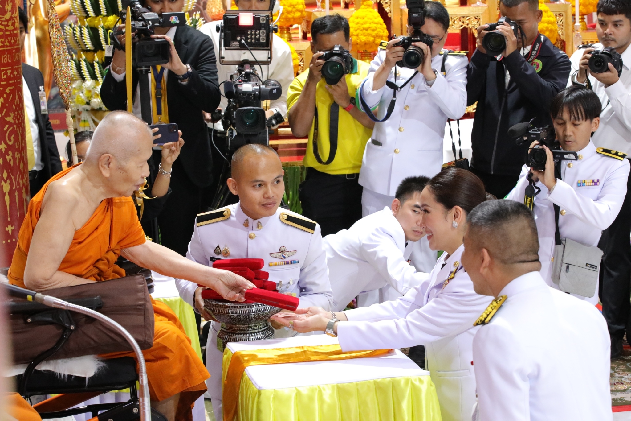 📢นายกรัฐมนตรี ถวายผ้าพระกฐินพระราชทาน สำนักนายกรัฐมนตรี ประจำปี 2567 ณ วัดพระธาตุเชิงชุมวรวิหาร อำเภอเมืองสกลนคร จังหวัดสกลนคร ยอดเงินถวายปัจจัย 12,731,219.42 บาท โดยมีประชาชนผู้มีจิตศรัทธาร่วมสมทบ 🗓วันศุกร์ที่ 8 พฤศจิกายน 2567