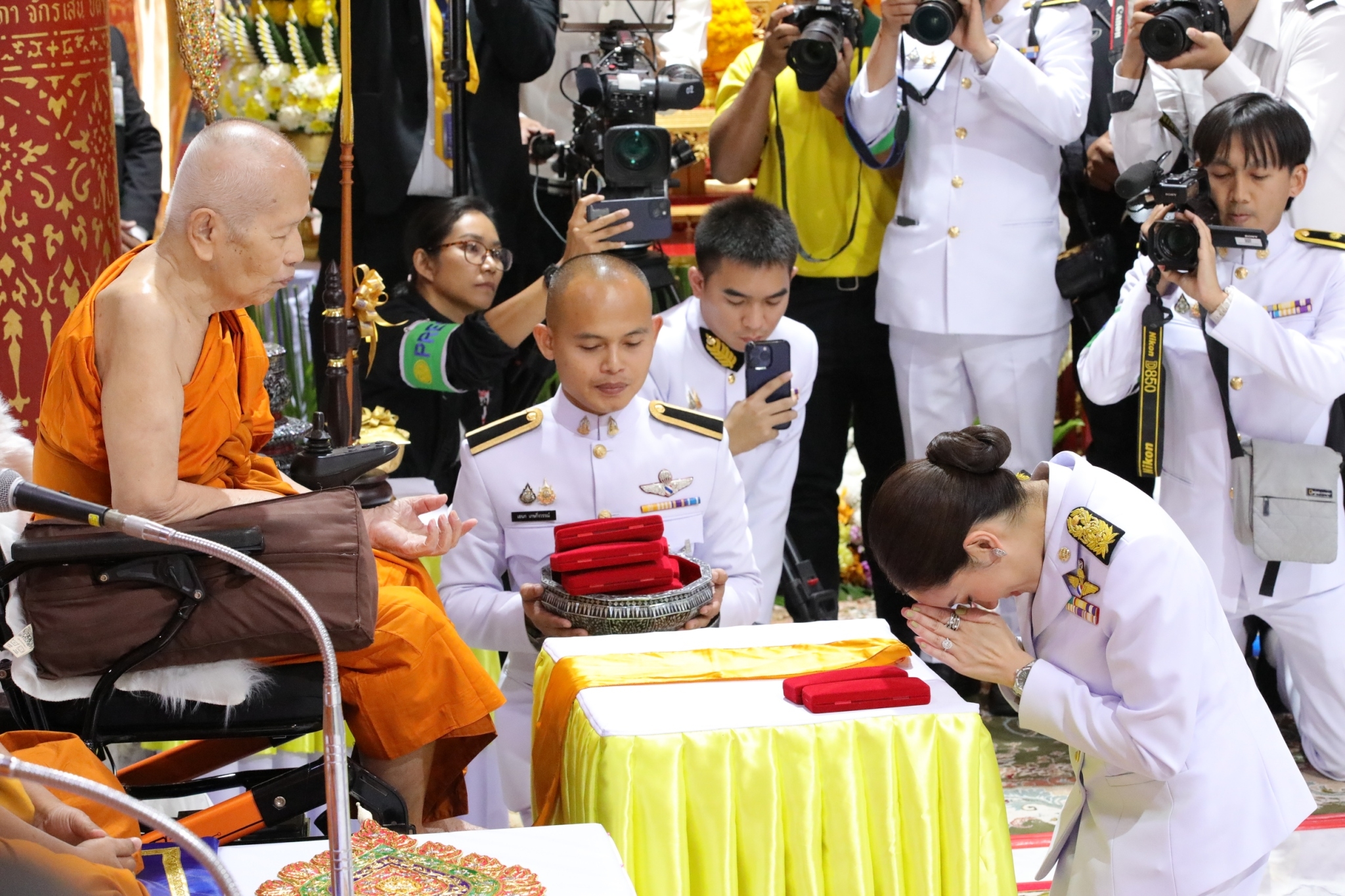 📢นายกรัฐมนตรี ถวายผ้าพระกฐินพระราชทาน สำนักนายกรัฐมนตรี ประจำปี 2567 ณ วัดพระธาตุเชิงชุมวรวิหาร อำเภอเมืองสกลนคร จังหวัดสกลนคร ยอดเงินถวายปัจจัย 12,731,219.42 บาท โดยมีประชาชนผู้มีจิตศรัทธาร่วมสมทบ 🗓วันศุกร์ที่ 8 พฤศจิกายน 2567