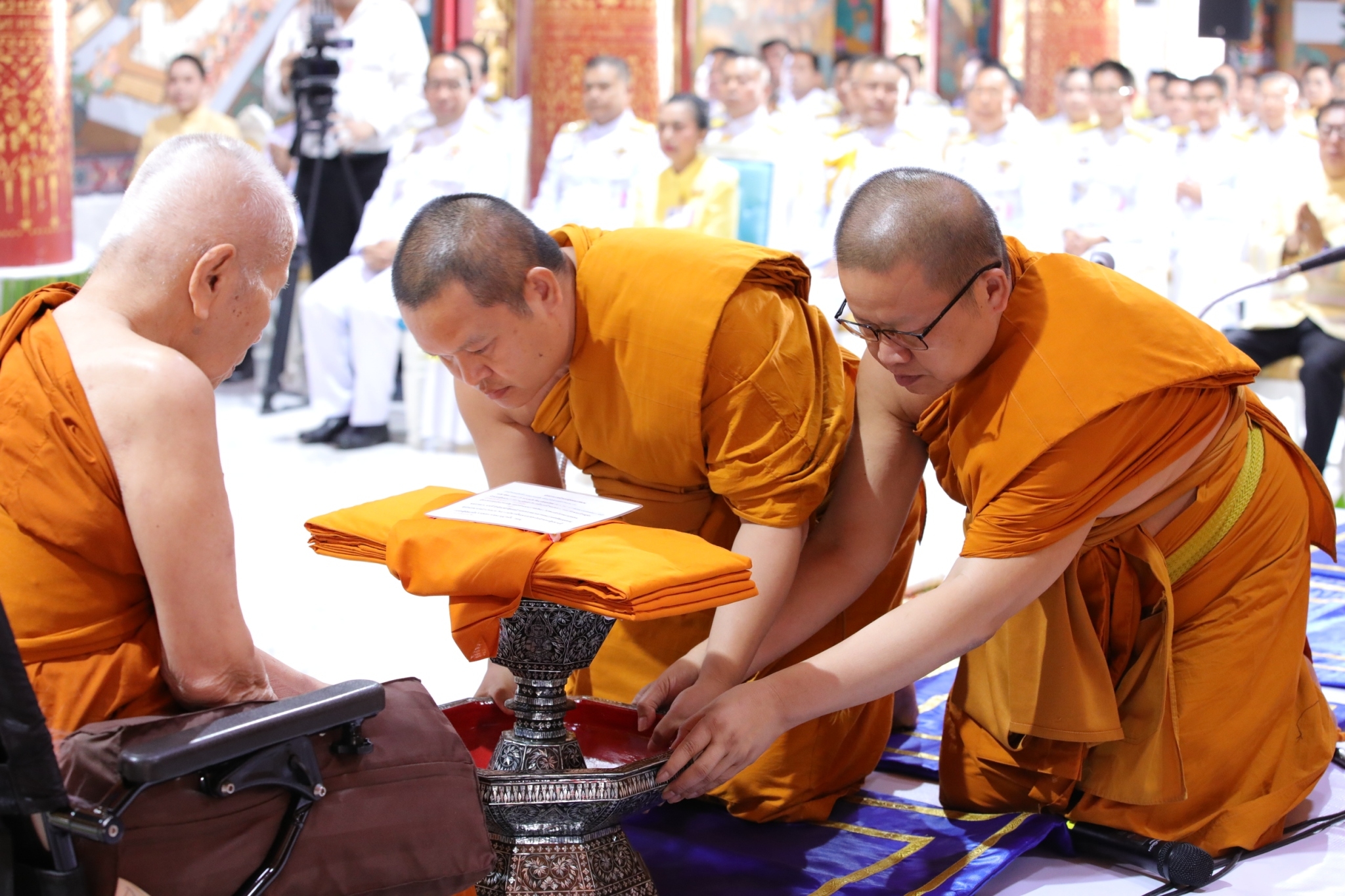 📢นายกรัฐมนตรี ถวายผ้าพระกฐินพระราชทาน สำนักนายกรัฐมนตรี ประจำปี 2567 ณ วัดพระธาตุเชิงชุมวรวิหาร อำเภอเมืองสกลนคร จังหวัดสกลนคร ยอดเงินถวายปัจจัย 12,731,219.42 บาท โดยมีประชาชนผู้มีจิตศรัทธาร่วมสมทบ 🗓วันศุกร์ที่ 8 พฤศจิกายน 2567