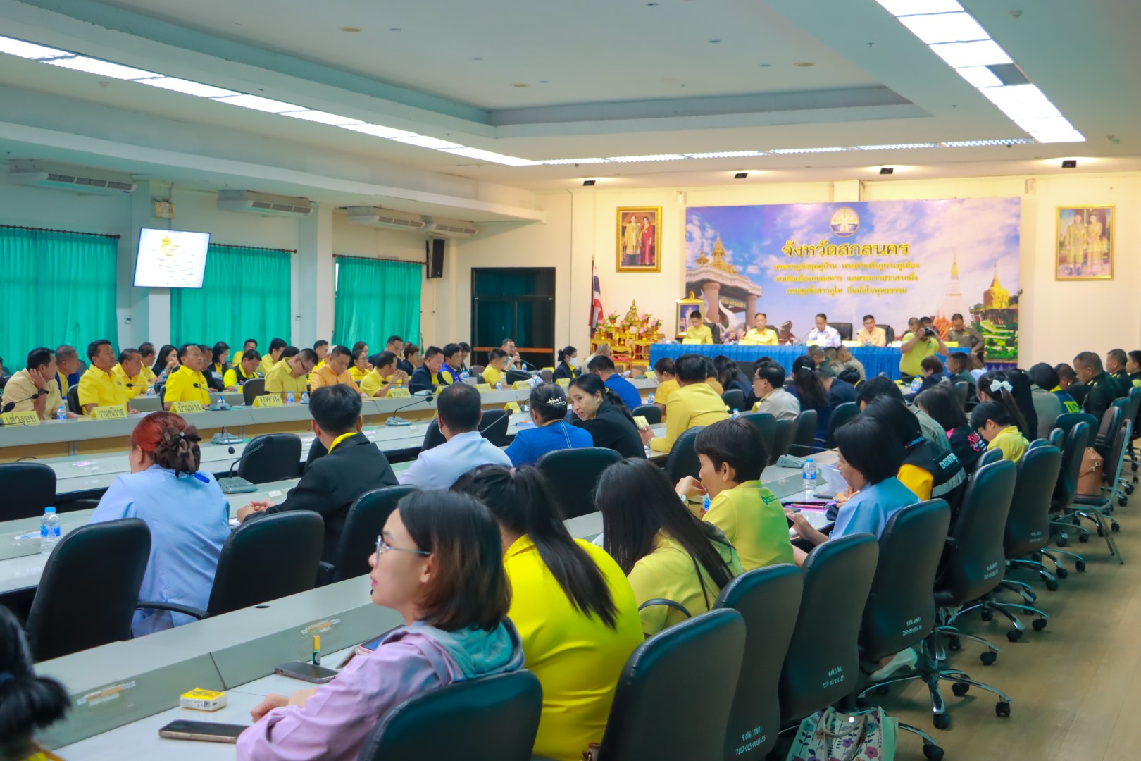 💥ผู้ว่าราชการจังหวัดสกลนคร ประชุมหน่วยงานที่เกี่ยวข้อง ขับเคลื่อนนโยบายและแนวทางการดำเนินการป้องกันและแก้ไขปัญหายาเสพติด ด้วยการ Re X-ray ในพื้นที่อย่างต่อเนื่อง พร้อมใช้กลไกกองทุนแม่ของแผ่นดิน เอาชนะยาเสพติด ตามพระราชปณิธาน ประเทศชาติมั่นคง ประชาชนมีความสุข แก้ไขในสิ่งผิด สืบสานในพระราชปณิธานภายใต้ปรัชญาเศรษฐกิจพอเพียง