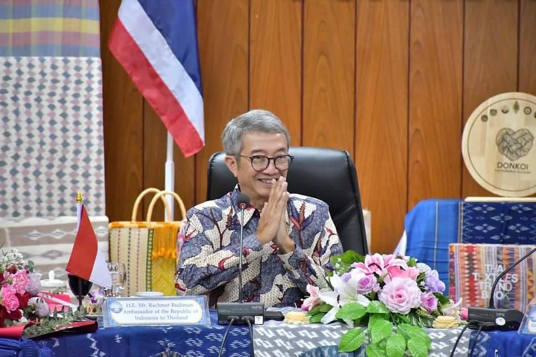 เอกอัครราชทูตสาธารณรัฐอินโดนีเซียประจำประเทศไทยเข้าคารวะผู้ว่าราชการจังหวัดสกลนคร เพื่อเชื่อมความสัมพันธ์อันดีระหว่างประเทศอินโดนีเซียกับจังหวัดสกลนคร ประเทศไทย