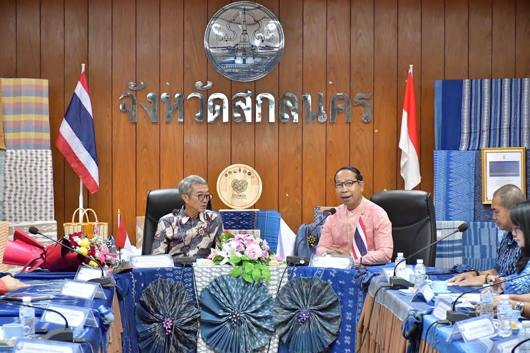 เอกอัครราชทูตสาธารณรัฐอินโดนีเซียประจำประเทศไทยเข้าคารวะผู้ว่าราชการจังหวัดสกลนคร เพื่อเชื่อมความสัมพันธ์อันดีระหว่างประเทศอินโดนีเซียกับจังหวัดสกลนคร ประเทศไทย