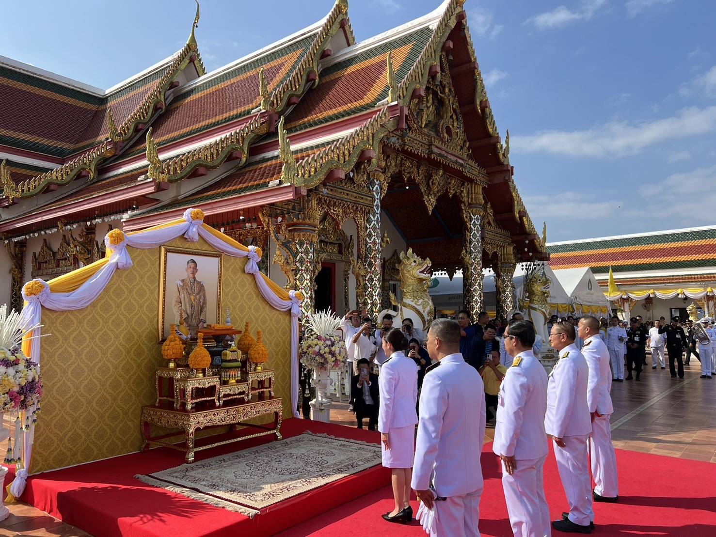 📢นายกรัฐมนตรี ถวายผ้าพระกฐินพระราชทาน สำนักนายกรัฐมนตรี ประจำปี 2567 ณ วัดพระธาตุเชิงชุมวรวิหาร อำเภอเมืองสกลนคร จังหวัดสกลนคร ยอดเงินถวายปัจจัย 12,731,219.42 บาท โดยมีประชาชนผู้มีจิตศรัทธาร่วมสมทบ 🗓วันศุกร์ที่ 8 พฤศจิกายน 2567