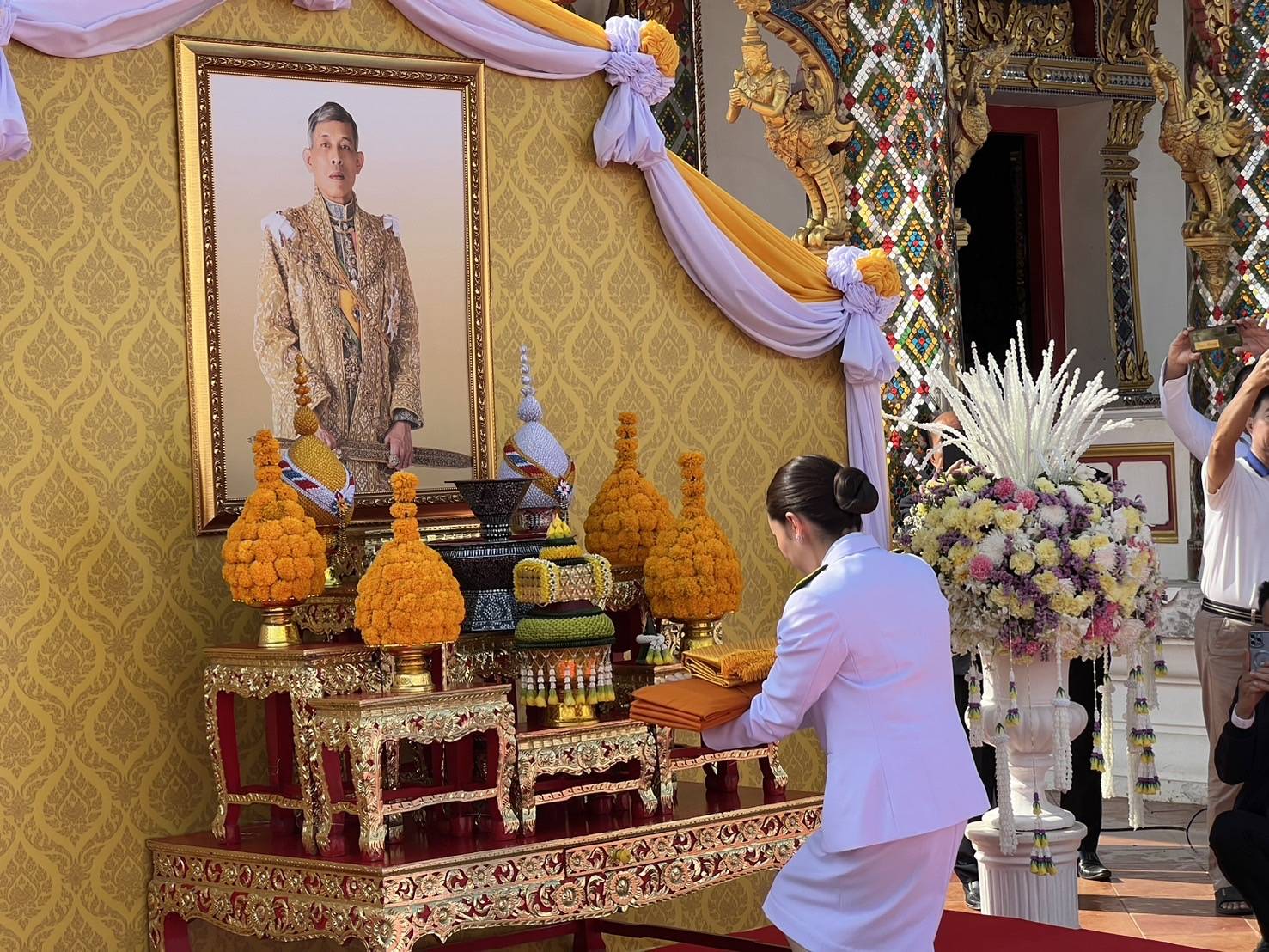 📢นายกรัฐมนตรี ถวายผ้าพระกฐินพระราชทาน สำนักนายกรัฐมนตรี ประจำปี 2567 ณ วัดพระธาตุเชิงชุมวรวิหาร อำเภอเมืองสกลนคร จังหวัดสกลนคร ยอดเงินถวายปัจจัย 12,731,219.42 บาท โดยมีประชาชนผู้มีจิตศรัทธาร่วมสมทบ 🗓วันศุกร์ที่ 8 พฤศจิกายน 2567