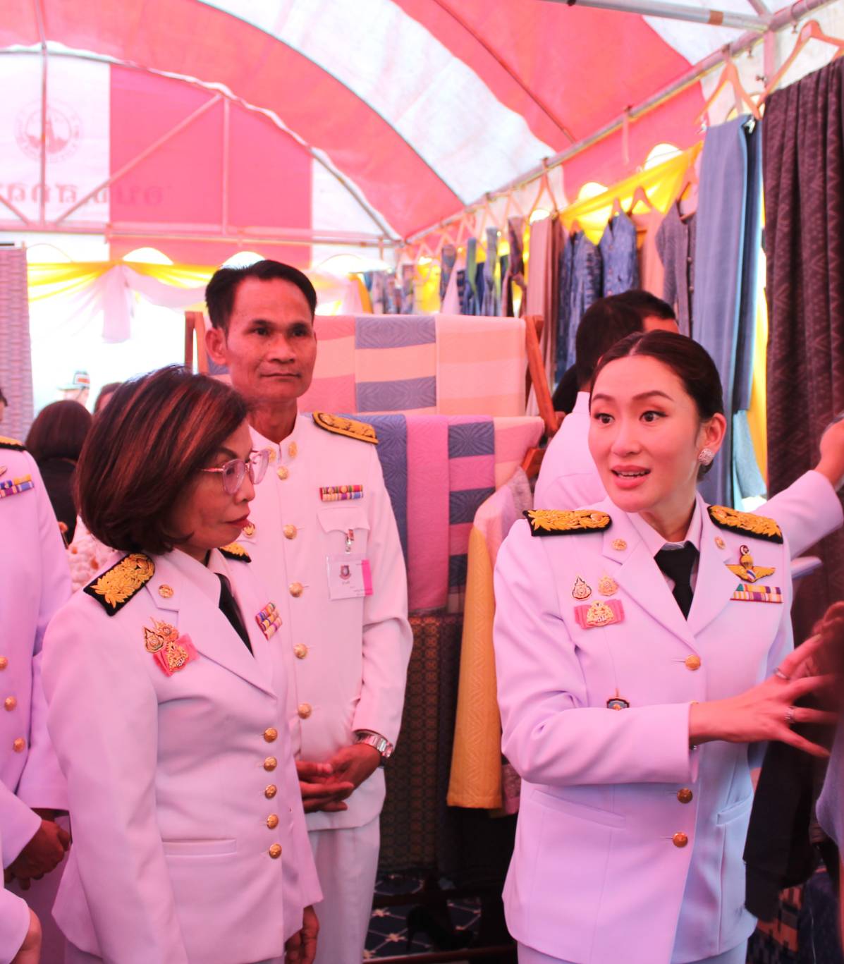 📢นายกรัฐมนตรี ถวายผ้าพระกฐินพระราชทาน สำนักนายกรัฐมนตรี ประจำปี 2567 ณ วัดพระธาตุเชิงชุมวรวิหาร อำเภอเมืองสกลนคร จังหวัดสกลนคร ยอดเงินถวายปัจจัย 12,731,219.42 บาท โดยมีประชาชนผู้มีจิตศรัทธาร่วมสมทบ 🗓วันศุกร์ที่ 8 พฤศจิกายน 2567