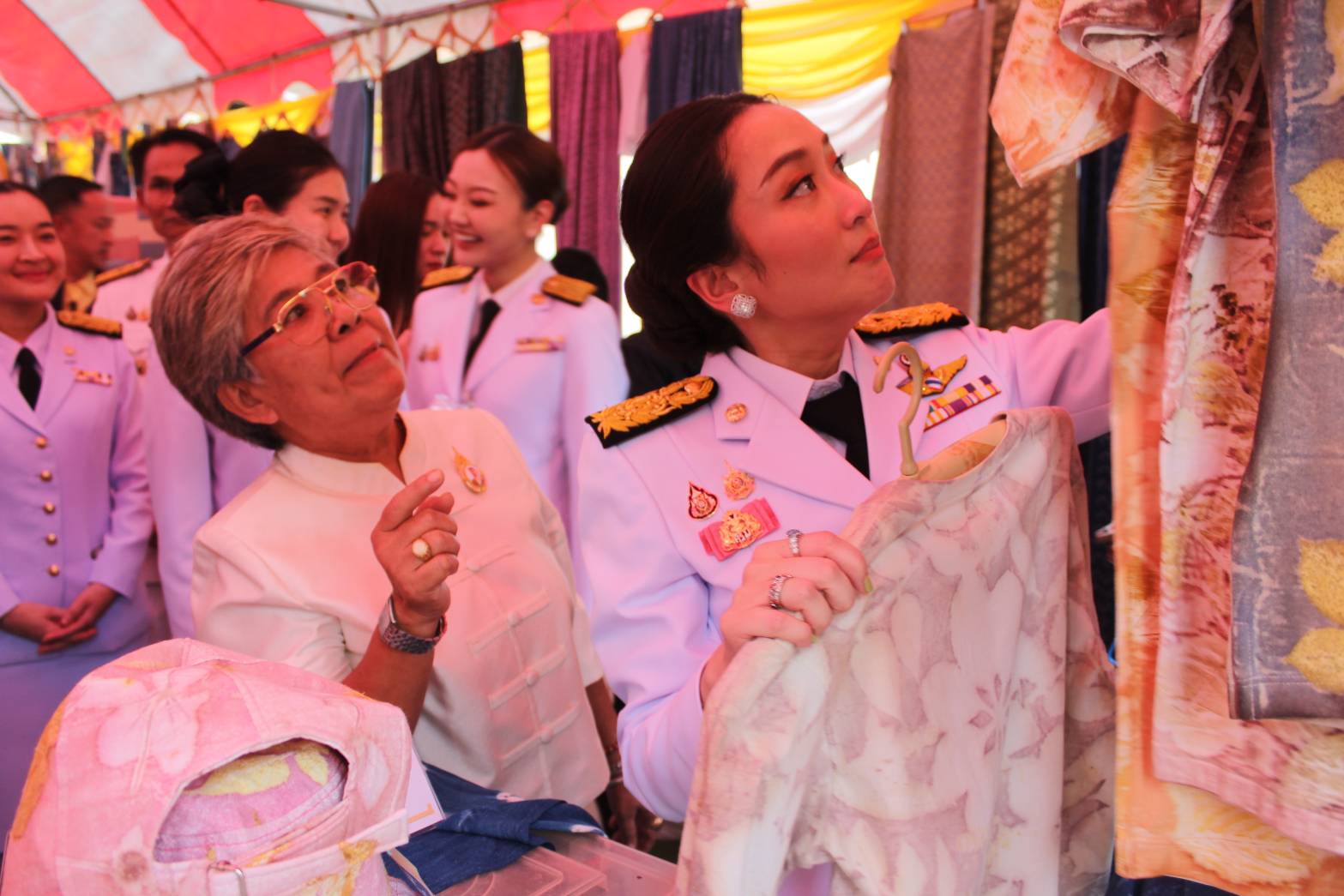📢นายกรัฐมนตรี ถวายผ้าพระกฐินพระราชทาน สำนักนายกรัฐมนตรี ประจำปี 2567 ณ วัดพระธาตุเชิงชุมวรวิหาร อำเภอเมืองสกลนคร จังหวัดสกลนคร ยอดเงินถวายปัจจัย 12,731,219.42 บาท โดยมีประชาชนผู้มีจิตศรัทธาร่วมสมทบ 🗓วันศุกร์ที่ 8 พฤศจิกายน 2567