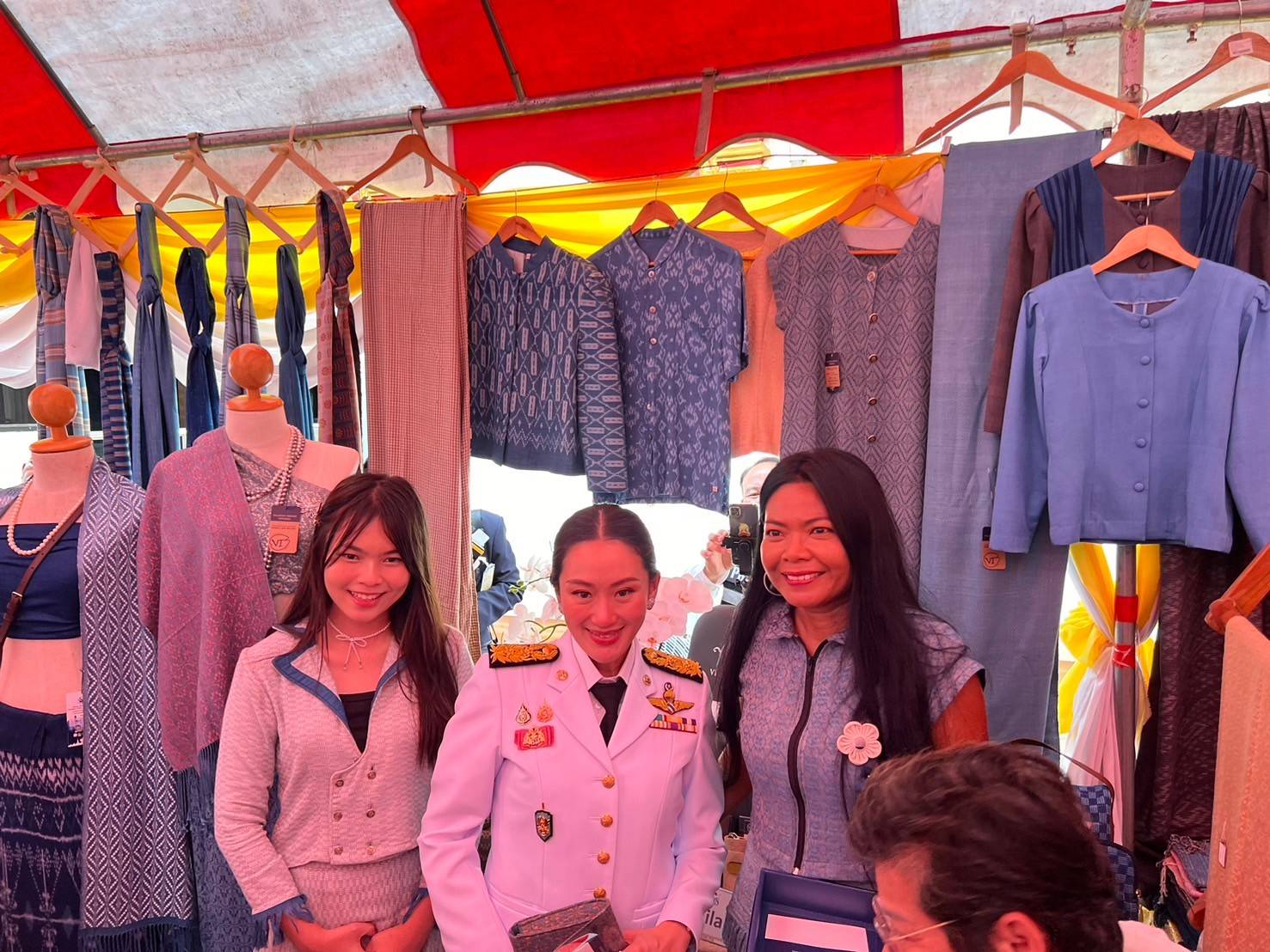 📢นายกรัฐมนตรี ถวายผ้าพระกฐินพระราชทาน สำนักนายกรัฐมนตรี ประจำปี 2567 ณ วัดพระธาตุเชิงชุมวรวิหาร อำเภอเมืองสกลนคร จังหวัดสกลนคร ยอดเงินถวายปัจจัย 12,731,219.42 บาท โดยมีประชาชนผู้มีจิตศรัทธาร่วมสมทบ 🗓วันศุกร์ที่ 8 พฤศจิกายน 2567