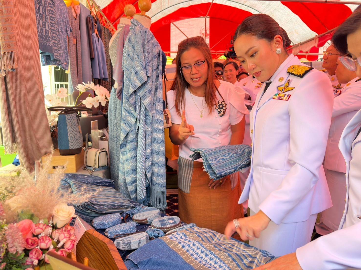 📢นายกรัฐมนตรี ถวายผ้าพระกฐินพระราชทาน สำนักนายกรัฐมนตรี ประจำปี 2567 ณ วัดพระธาตุเชิงชุมวรวิหาร อำเภอเมืองสกลนคร จังหวัดสกลนคร ยอดเงินถวายปัจจัย 12,731,219.42 บาท โดยมีประชาชนผู้มีจิตศรัทธาร่วมสมทบ 🗓วันศุกร์ที่ 8 พฤศจิกายน 2567