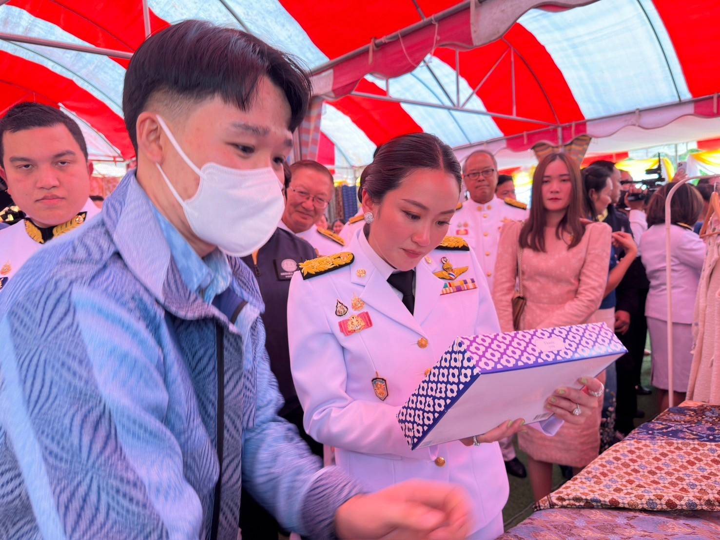 📢นายกรัฐมนตรี ถวายผ้าพระกฐินพระราชทาน สำนักนายกรัฐมนตรี ประจำปี 2567 ณ วัดพระธาตุเชิงชุมวรวิหาร อำเภอเมืองสกลนคร จังหวัดสกลนคร ยอดเงินถวายปัจจัย 12,731,219.42 บาท โดยมีประชาชนผู้มีจิตศรัทธาร่วมสมทบ 🗓วันศุกร์ที่ 8 พฤศจิกายน 2567