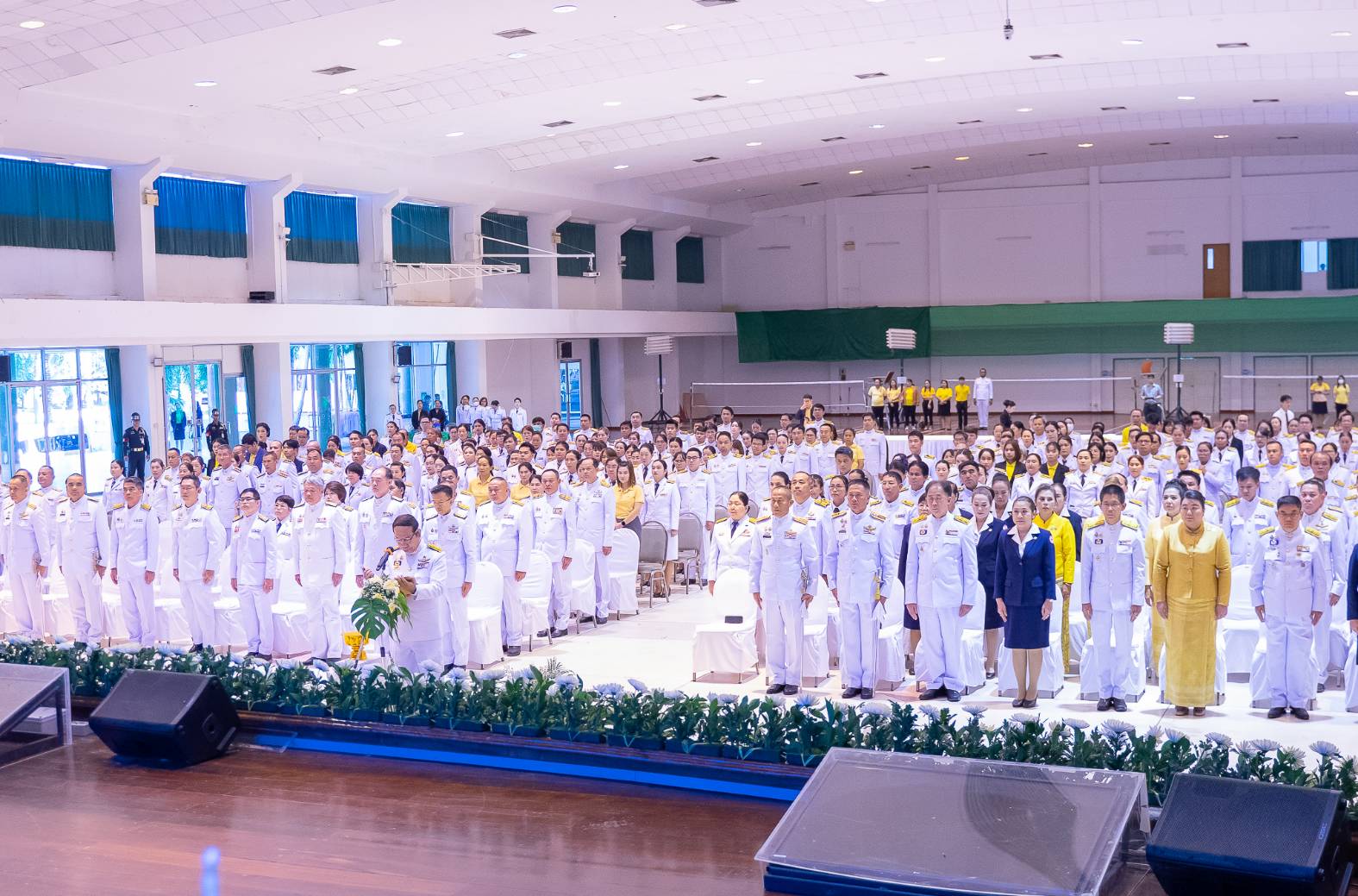 ผู้ว่าราชการจังหวัดสกลนคร นำทุกภาคส่วนร่วมพิธีน้อมรำลึก พระบาทสมเด็จพระบรมชนกาธิเบศร มหาภูมิพลอดุลยเดชมหาราช บรมนาถบพิตร วางพานพุ่ม ถวายราชสักการะ เนื่องในวันพระบิดาแห่งฝนหลวง ประจำปี 2567