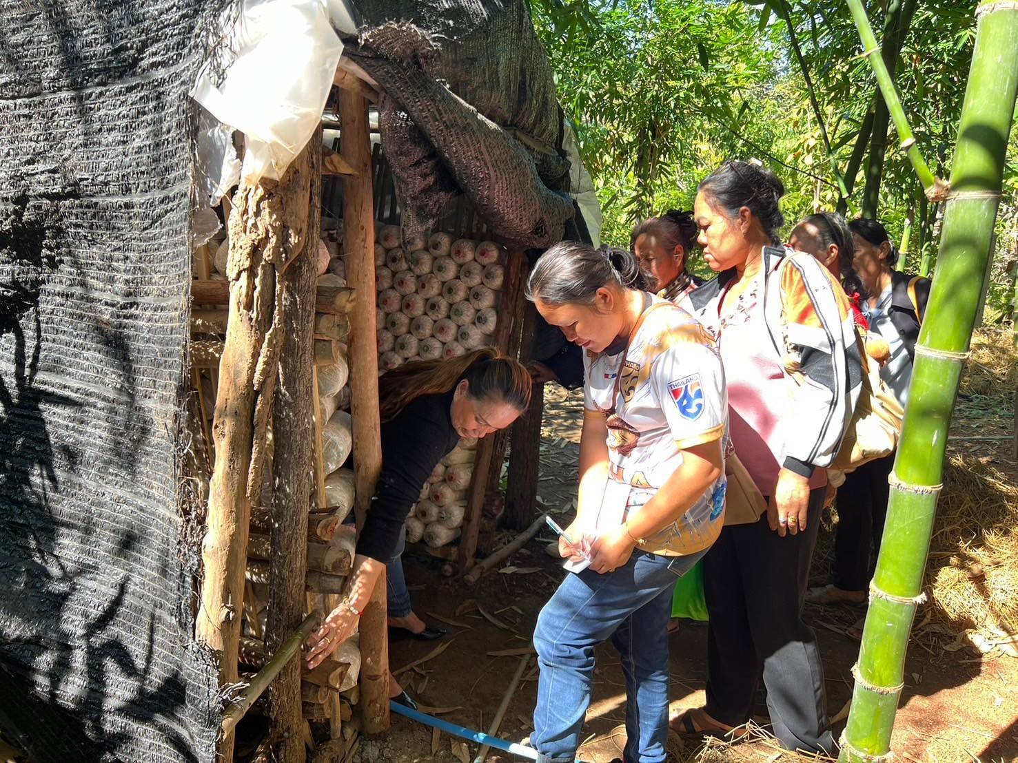 จังหวัดสกลนคร : พัฒนาคุณภาพชีวิตคนสกลนครทุกช่วงวัยอย่างยั่งยืนตามหลักปรัชญาของเศรษฐกิจพอเพียง