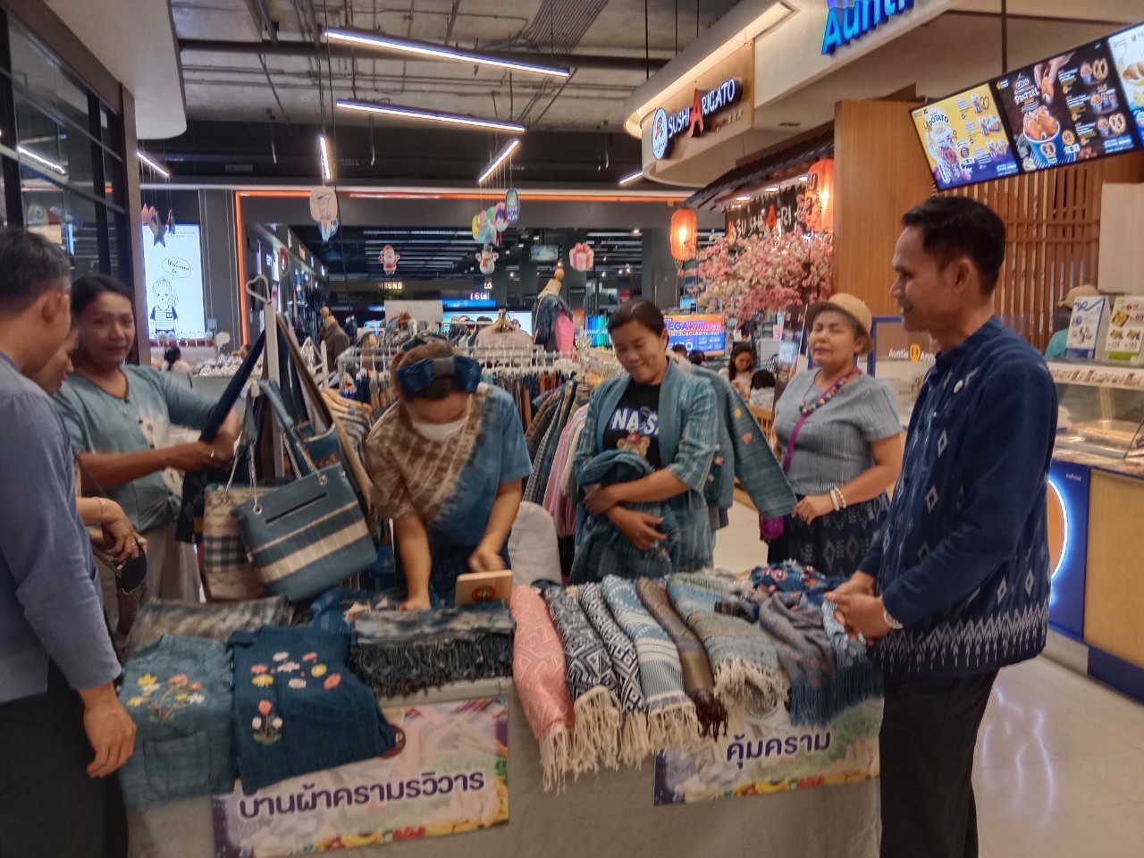📢พช.สกลนคร จัดตลาดสินค้าอาหารปลอดและผลิตภัณฑ์ OTOP สกลนคร 22 – 25 พ.ย. 67