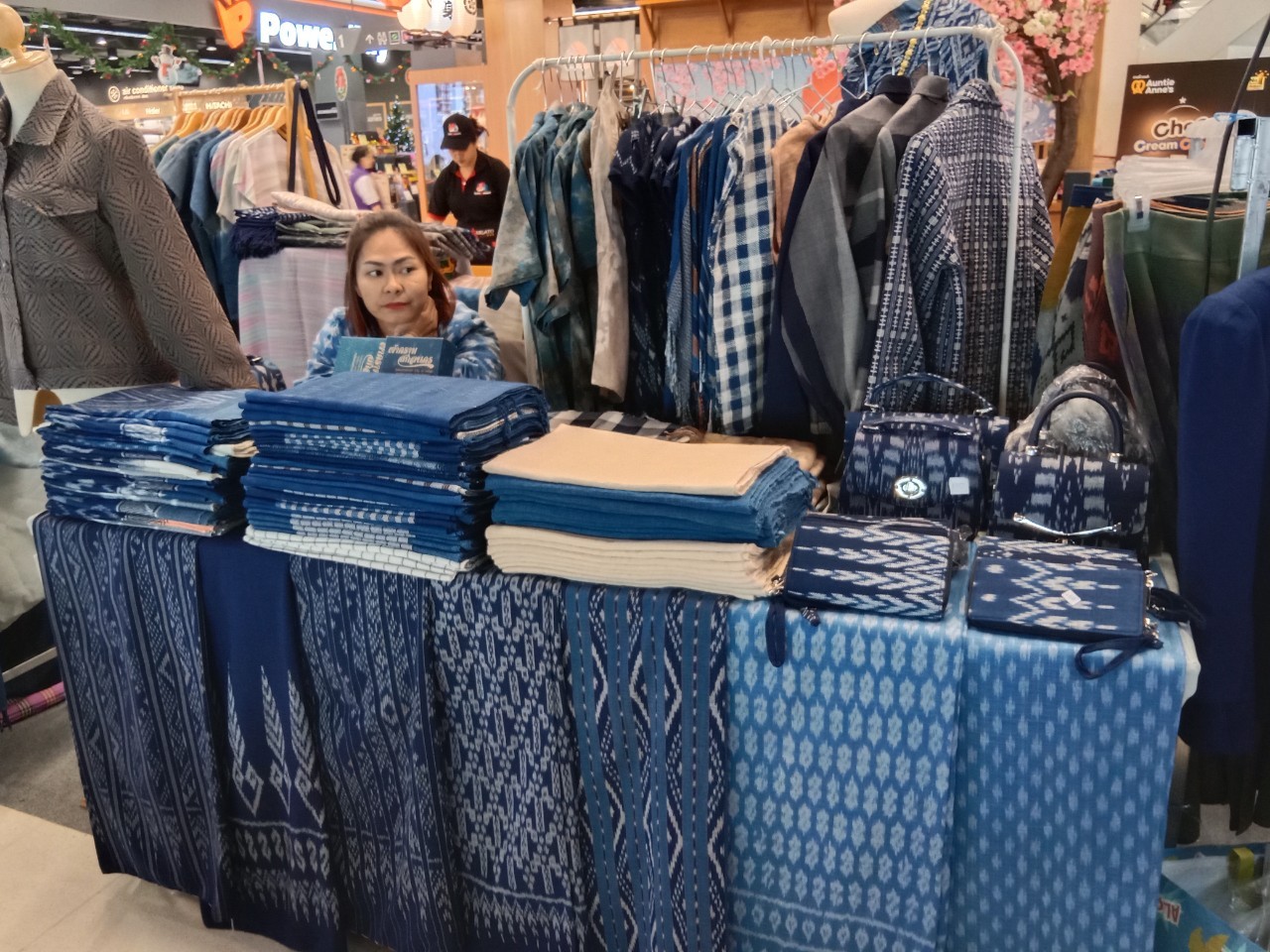 📢พช.สกลนคร จัดตลาดสินค้าอาหารปลอดและผลิตภัณฑ์ OTOP สกลนคร 22 – 25 พ.ย. 67