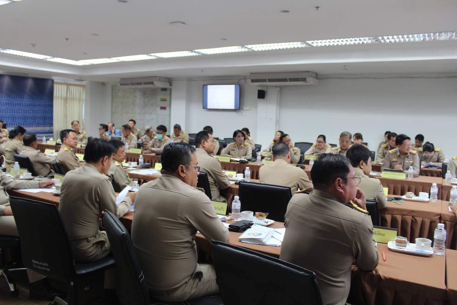พช.สกลนคร : ร่วมประชุมหน่วยงานสังกัดกระทรวงมหาดไทยและนายอำเภอ