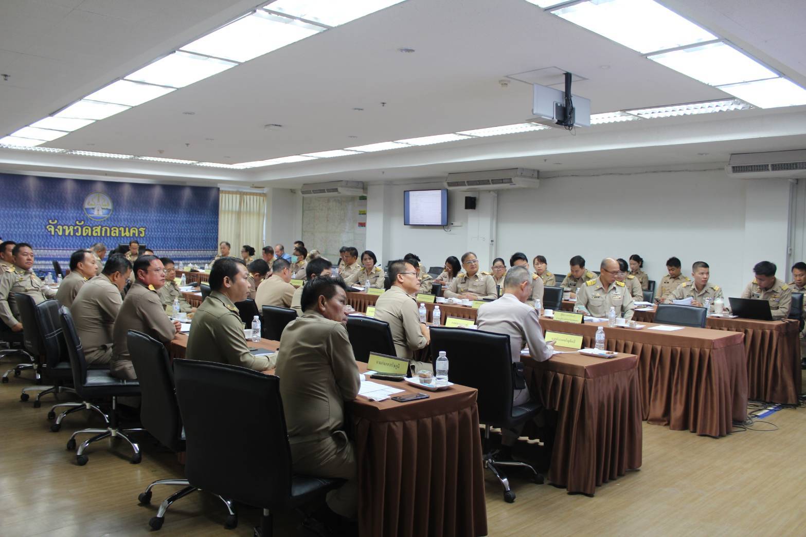 พช.สกลนคร : ร่วมประชุมหน่วยงานสังกัดกระทรวงมหาดไทยและนายอำเภอ
