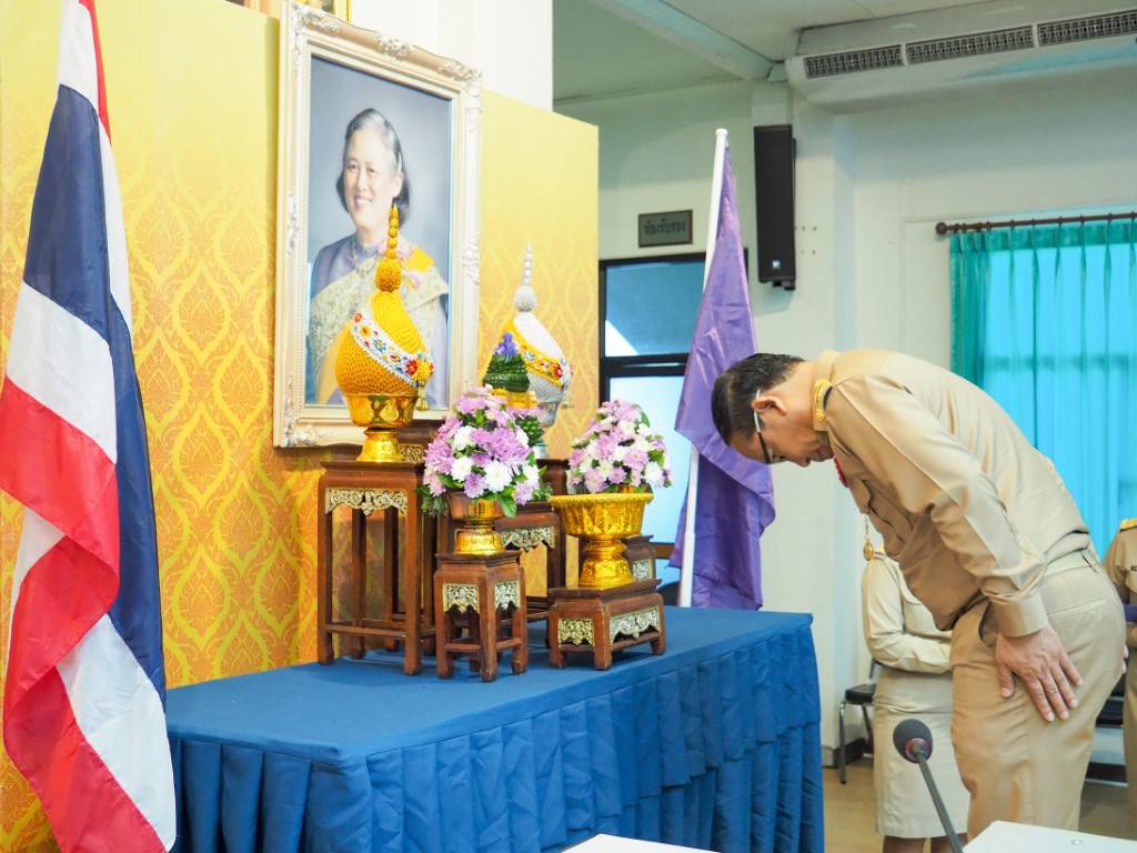 จังหวัดสกลนคร ประชุม คณะกรมการจังหวัด เดือนพฤศจิกายน 2567 โดยผู้ว่าราชการจังหวัดสกลนคร มอบทุนพระราชทานเพื่อการศึกษาฯ บุตรสมาชิกสหกรณ์โคนม มอบเงินกองทุนเงินช่วยเหลือผู้ประสบสาธารณภัย และพิธีการอื่น ๆ ก่อนการประชุม