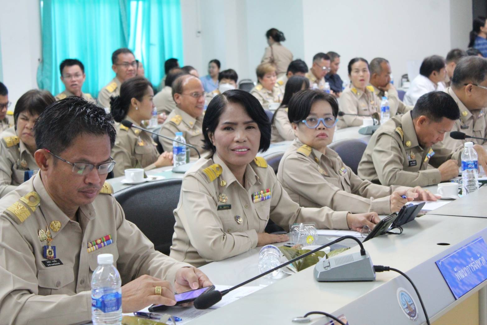 จังหวัดสกลนคร ประชุม คณะกรมการจังหวัด เดือนพฤศจิกายน 2567 โดยผู้ว่าราชการจังหวัดสกลนคร มอบทุนพระราชทานเพื่อการศึกษาฯ บุตรสมาชิกสหกรณ์โคนม มอบเงินกองทุนเงินช่วยเหลือผู้ประสบสาธารณภัย และพิธีการอื่น ๆ ก่อนการประชุม