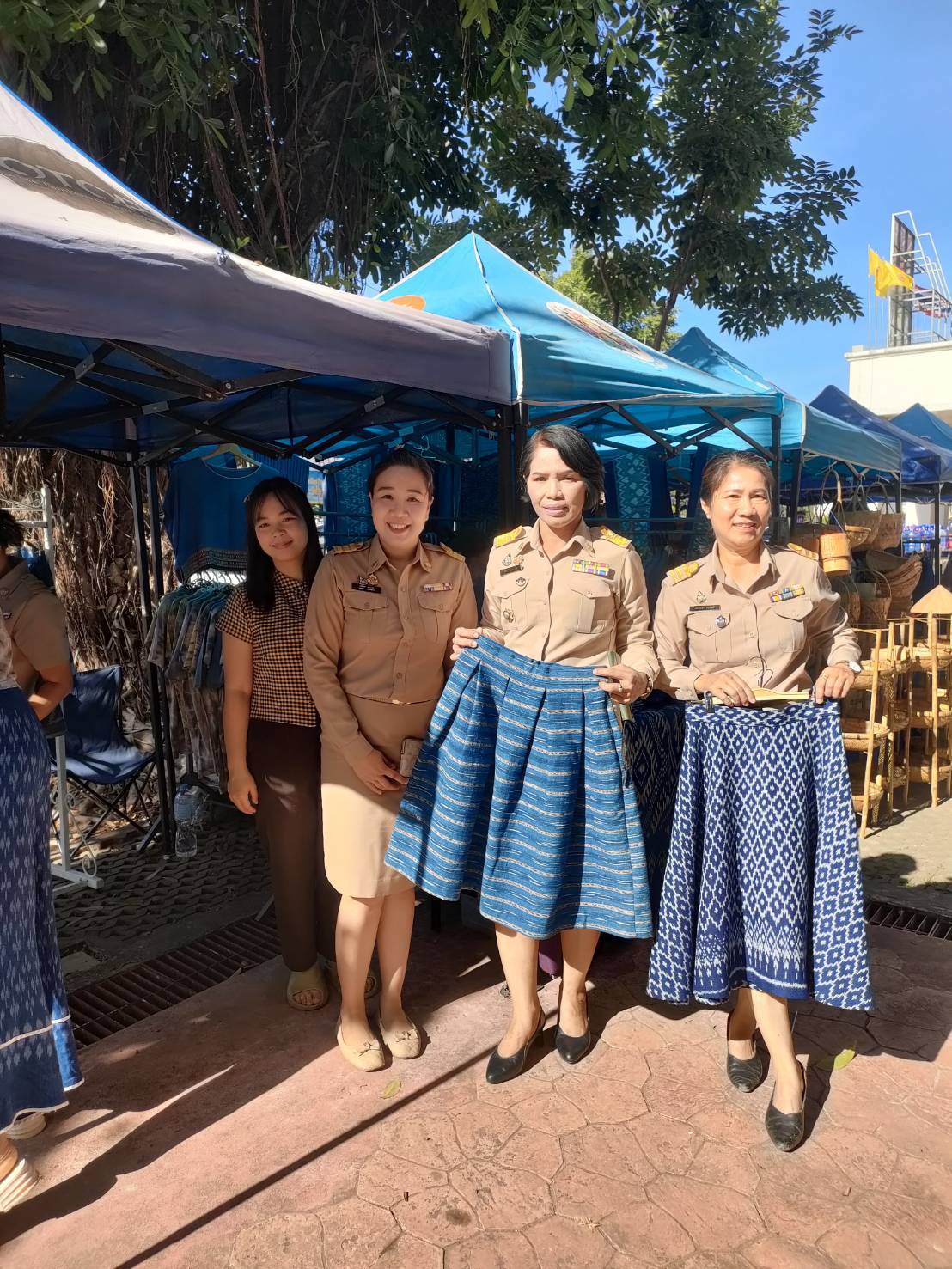 พช.สกลนคร : จัดตลาดนัดสินค้า OTOP อาหารปลอดภัย สินค้าดี สินค้าเด่นจังหวัดสกลนคร ส่งเสริมช่องทางการตลาดให้ผู้ประกอบการ OTOP