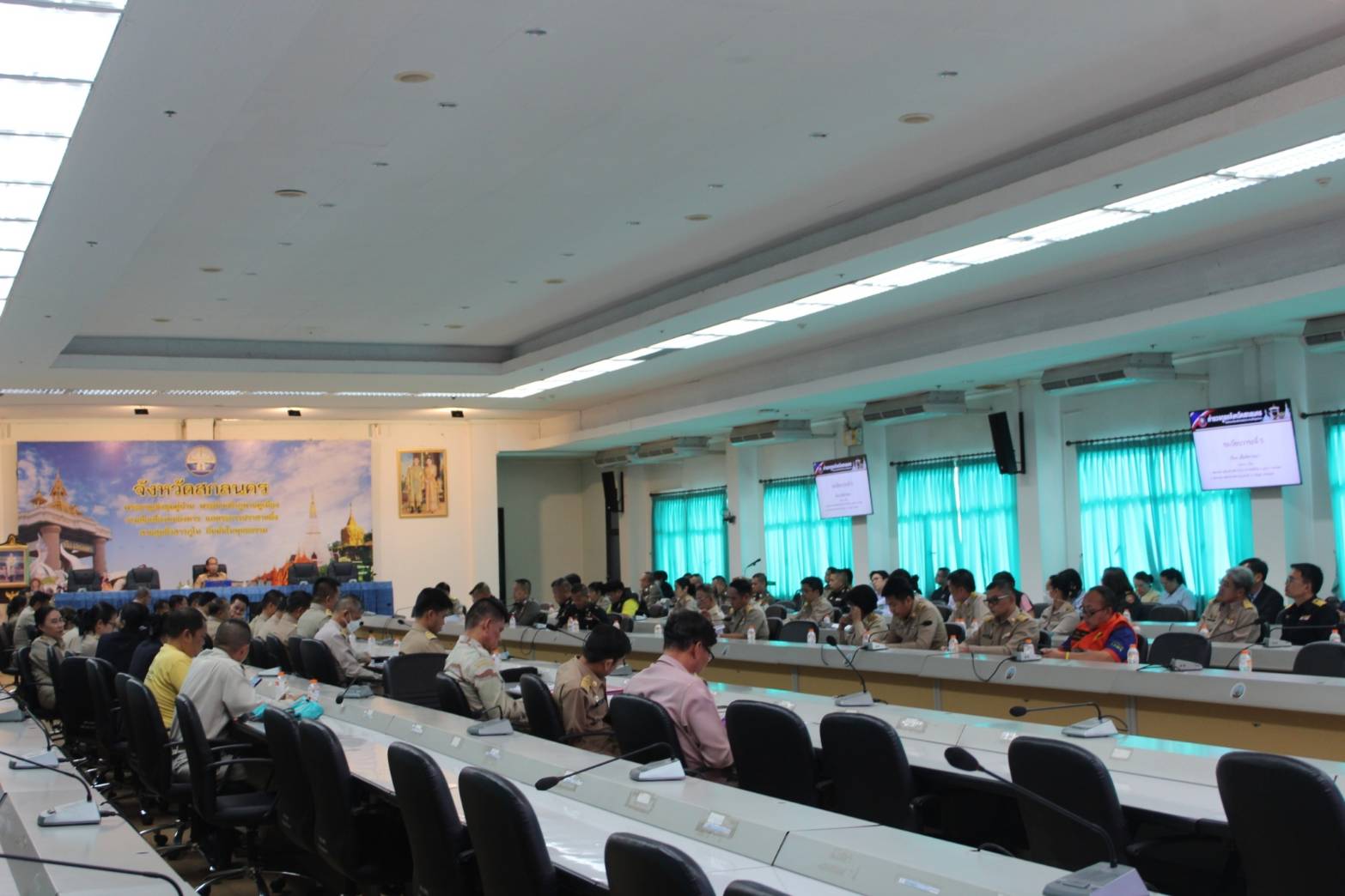 สกลนคร – ผู้ว่าฯ สกลนคร เป็นประธานประชุมคณะทำงานโครงการบูรณาการป้องกันและปราบปรามยาเสพติดจังหวัดสกลนคร (ศอ.ปส.จ.สน.) พร้อมเดินหน้าตาม “ธวัชบุรีโมเดล” แก้ปัญหายาเสพติด