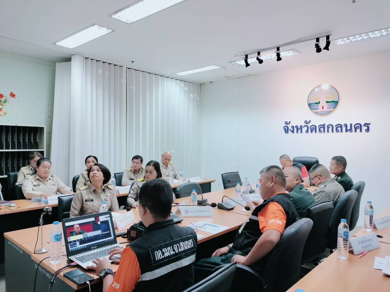 พช.สกลนคร : ร่วมประชุมติดสถานการณ์ยาเสพติด ของ กอ.รมน.ภาค 2
