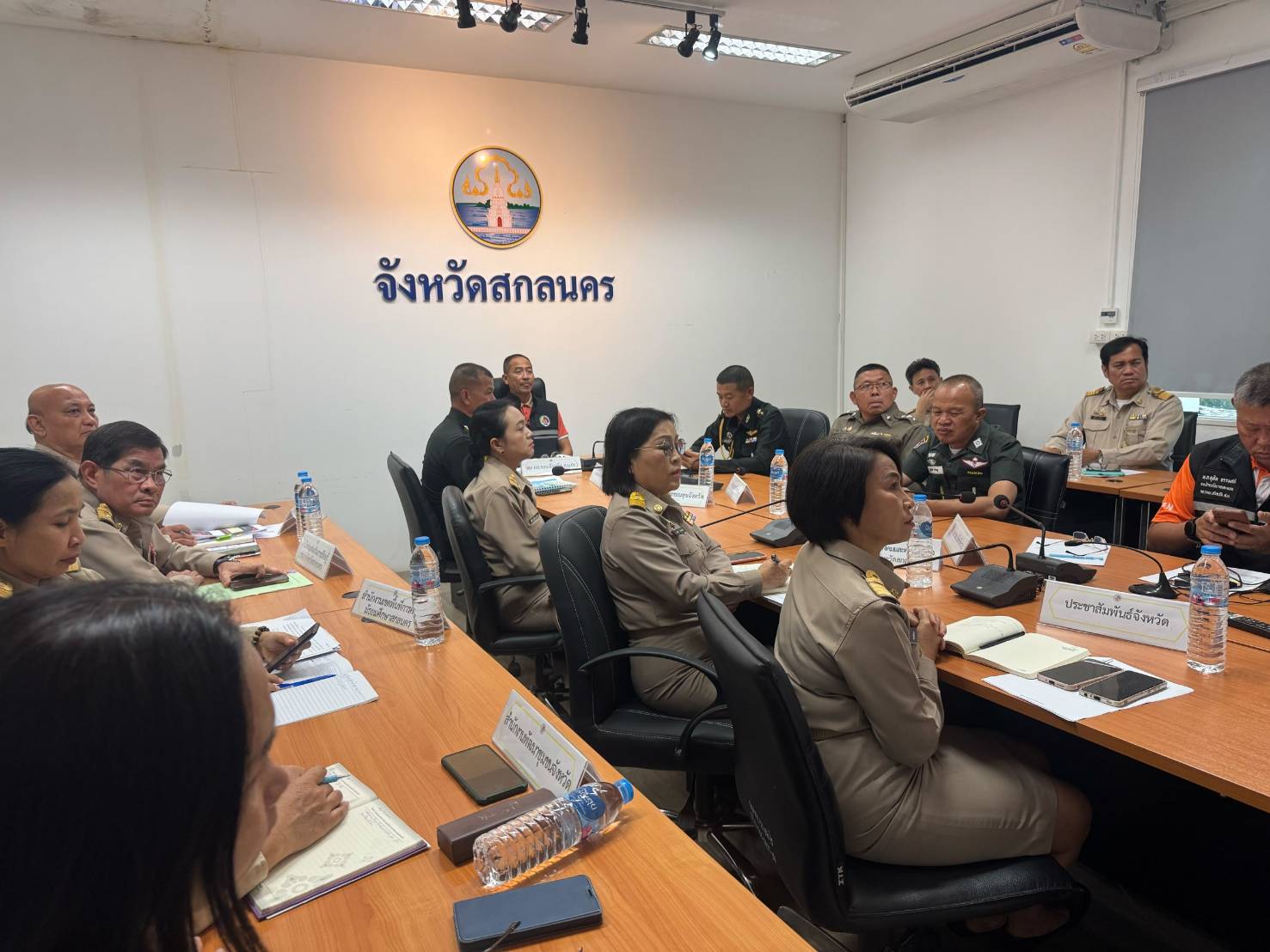 พช.สกลนคร : ร่วมประชุมติดสถานการณ์ยาเสพติด ของ กอ.รมน.ภาค 2