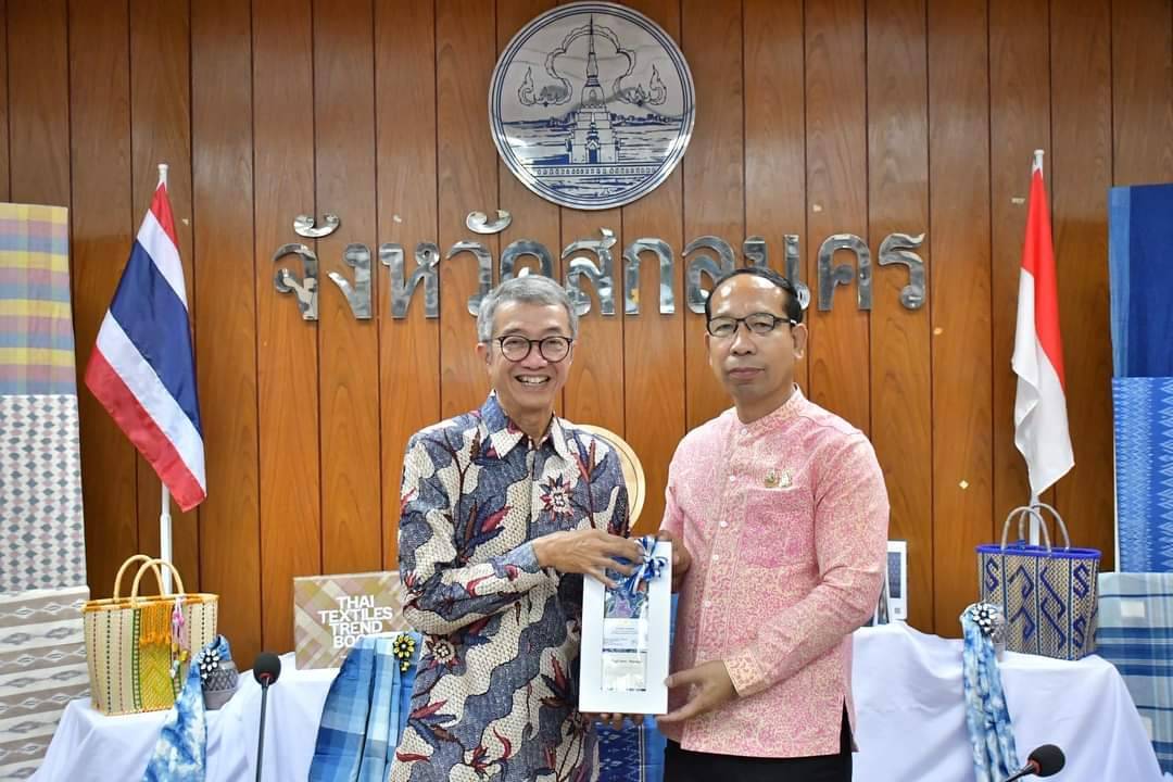 เอกอัครราชทูตสาธารณรัฐอินโดนีเซียประจำประเทศไทยเข้าคารวะผู้ว่าราชการจังหวัดสกลนคร เพื่อเชื่อมความสัมพันธ์อันดีระหว่างประเทศอินโดนีเซียกับจังหวัดสกลนคร ประเทศไทย