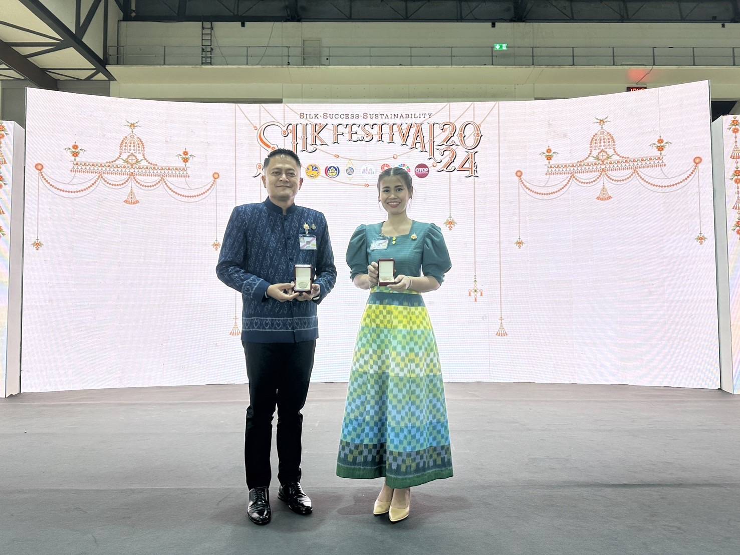 กรมการพัฒนาชุมชน กระทรวงมหาดไทย จัดงาน Silk Festival 2024 สู่การพัฒนาที่ยั่งยืน 28 พฤศจิกายน ถึง 2 ธันวาคม 2567 เอ็กซิบิชั่น ฮอลล์ 6-7 เมืองทองธานี