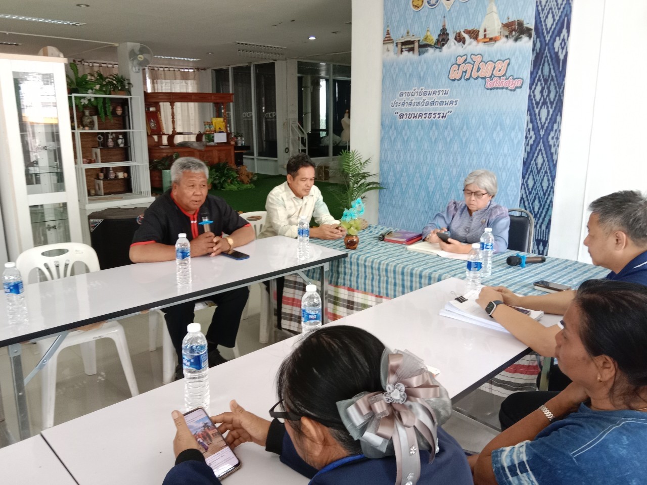 📢พช.สกลนคร หารือร่วมเครือข่ายกองทุนหมู่บ้านและบริษัทประชารัฐสกลนคร กำหนดแนวทางการขับเคลื่อนและพัฒนาเศรษฐกิจฐานรากตามแนวทางประชารัฐ