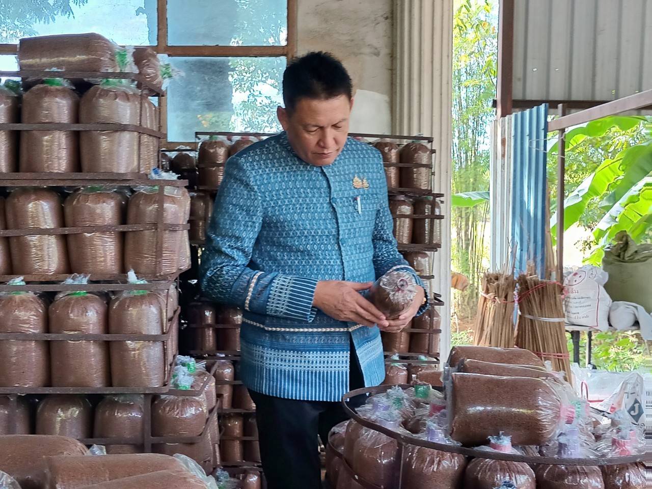 ผู้ตรวจราชการกรมการพัฒนาชุมชน ลงพื้นที่จังหวัดสกลนครติดตามการดำเนินงานพัฒนาชุมชนจังหวัดสกลนคร