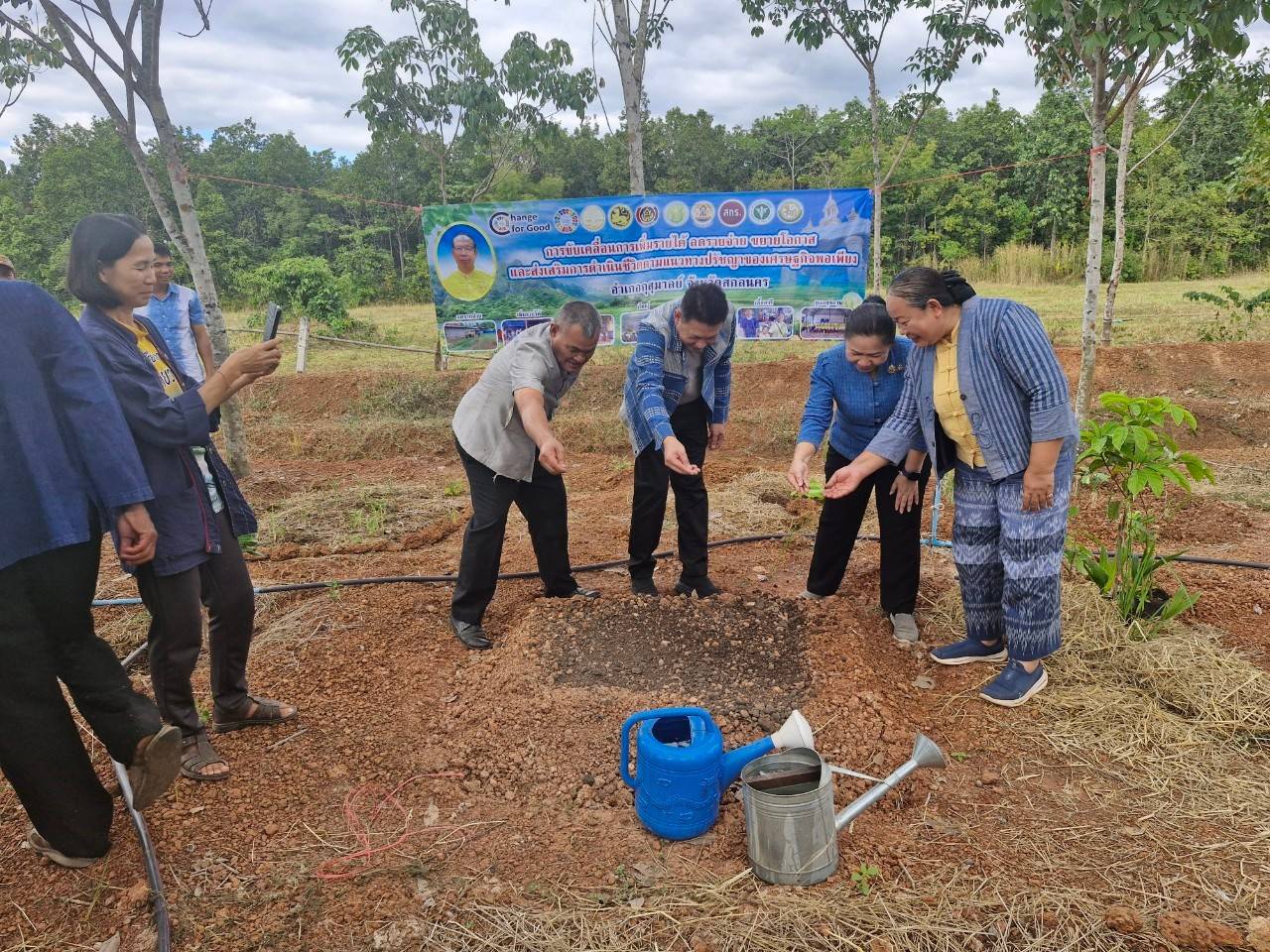 ผู้ตรวจราชการกรมการพัฒนาชุมชน ลงพื้นที่จังหวัดสกลนครติดตามการดำเนินงานพัฒนาชุมชนจังหวัดสกลนคร