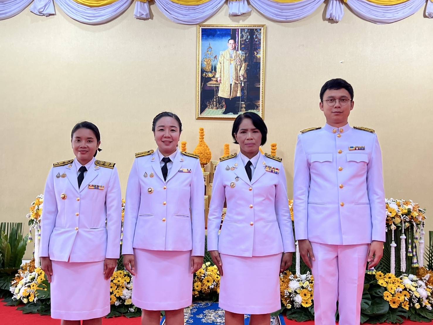 พสกนิกรชาวสกลนครทุกหมู่เหล่า ร่วมพิธีเจริญพระพุทธมนต์ ทำบุญตักบาตร ถวายพระราชกุศล เนื่องในวันพ่อแห่งชาติ พ.ศ. 2567