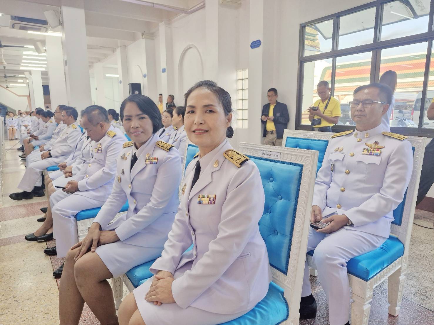 พสกนิกรชาวสกลนครทุกหมู่เหล่า ร่วมพิธีเจริญพระพุทธมนต์ ทำบุญตักบาตร ถวายพระราชกุศล เนื่องในวันพ่อแห่งชาติ พ.ศ. 2567