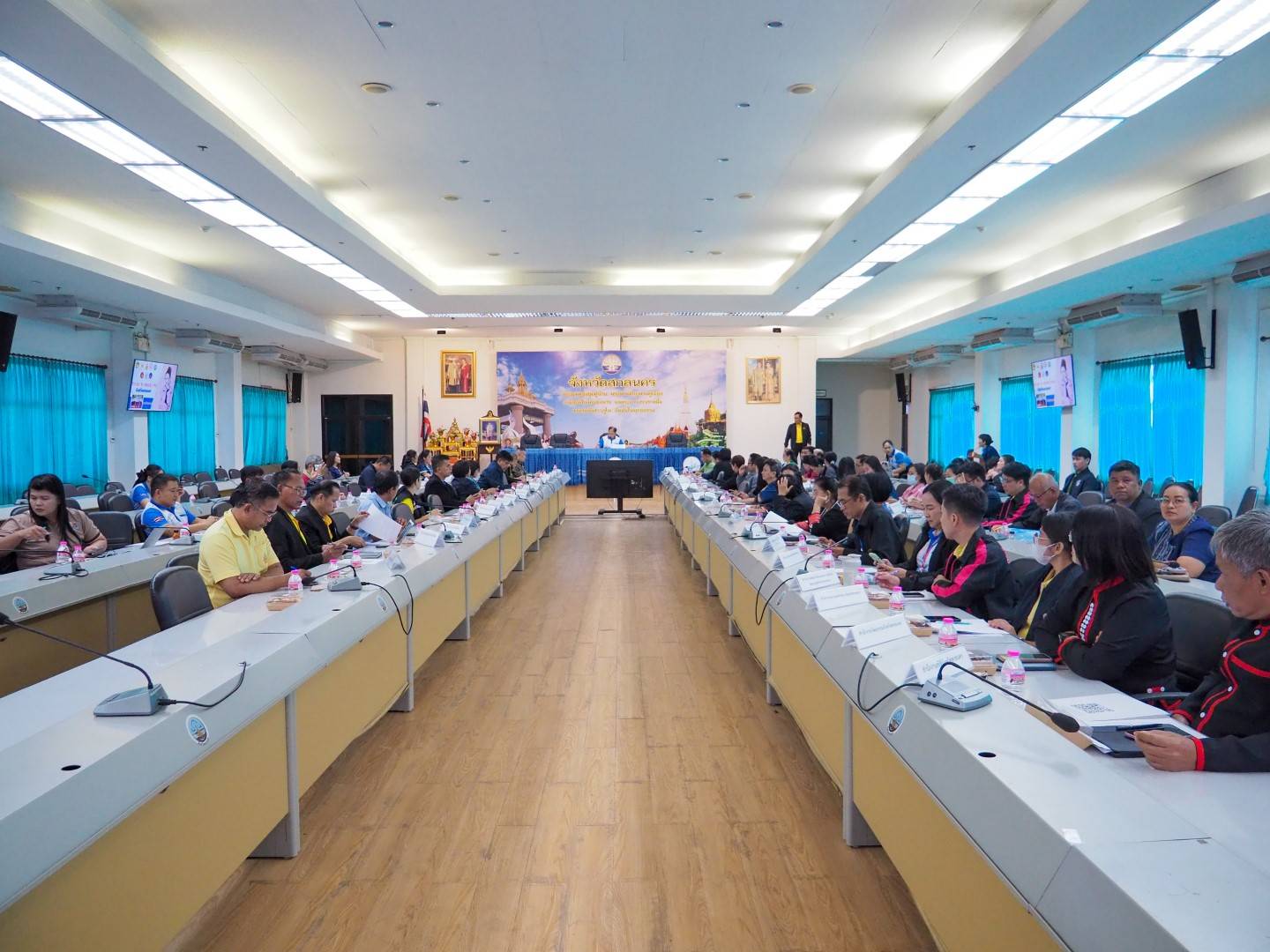 จังหวัดสกลนคร ประชุมคณะกรรมการโครงการรณรงค์ป้องกันและแก้ไขปัญหายาเสพติดจังหวัดสกลนคร TO BE NUMBER ONE เตรียมความพร้อมขับเคลื่อนโครงการฯ ปี 2568 สร้างการมีส่วนร่วมของทุกภาคส่วน