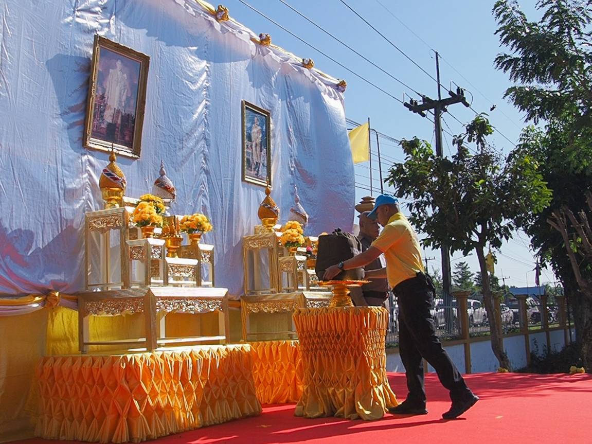 จิตอาสาพระราชทาน จังหวัดสกลนคร ทำความดีด้วยหัวใจ จัดกิจกรรมจิตอาสาออกให้บริการประชาชน มอบถุงพระราชทานเนื่องในวันคล้ายวันพระบรมราชสมภพ พระบาทสมเด็จพระบรมชนกาธิเบศร มหาภูมิพลอดุลยเดชมหาราช บรมนาถบพิตร วันชาติ และวันพ่อแห่งชาติ