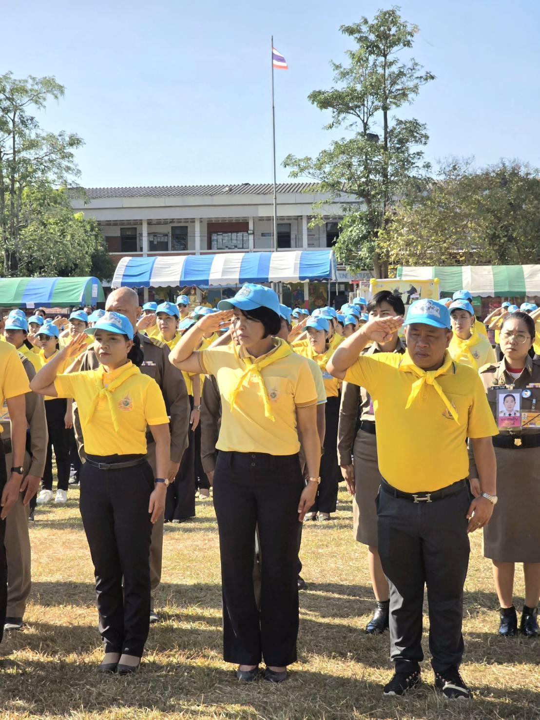 จิตอาสาพระราชทาน จังหวัดสกลนคร ทำความดีด้วยหัวใจ จัดกิจกรรมจิตอาสาออกให้บริการประชาชน มอบถุงพระราชทานเนื่องในวันคล้ายวันพระบรมราชสมภพ พระบาทสมเด็จพระบรมชนกาธิเบศร มหาภูมิพลอดุลยเดชมหาราช บรมนาถบพิตร วันชาติ และวันพ่อแห่งชาติ
